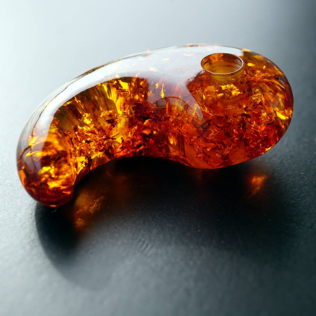 天然石 勾玉 まがたま ミルキーアンバー 琥珀 Amber /Lサイズ/1個