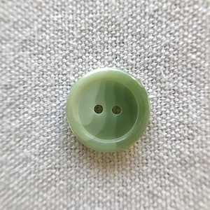 『8個セット』グラデーションライトグリーン 2穴 15㎜