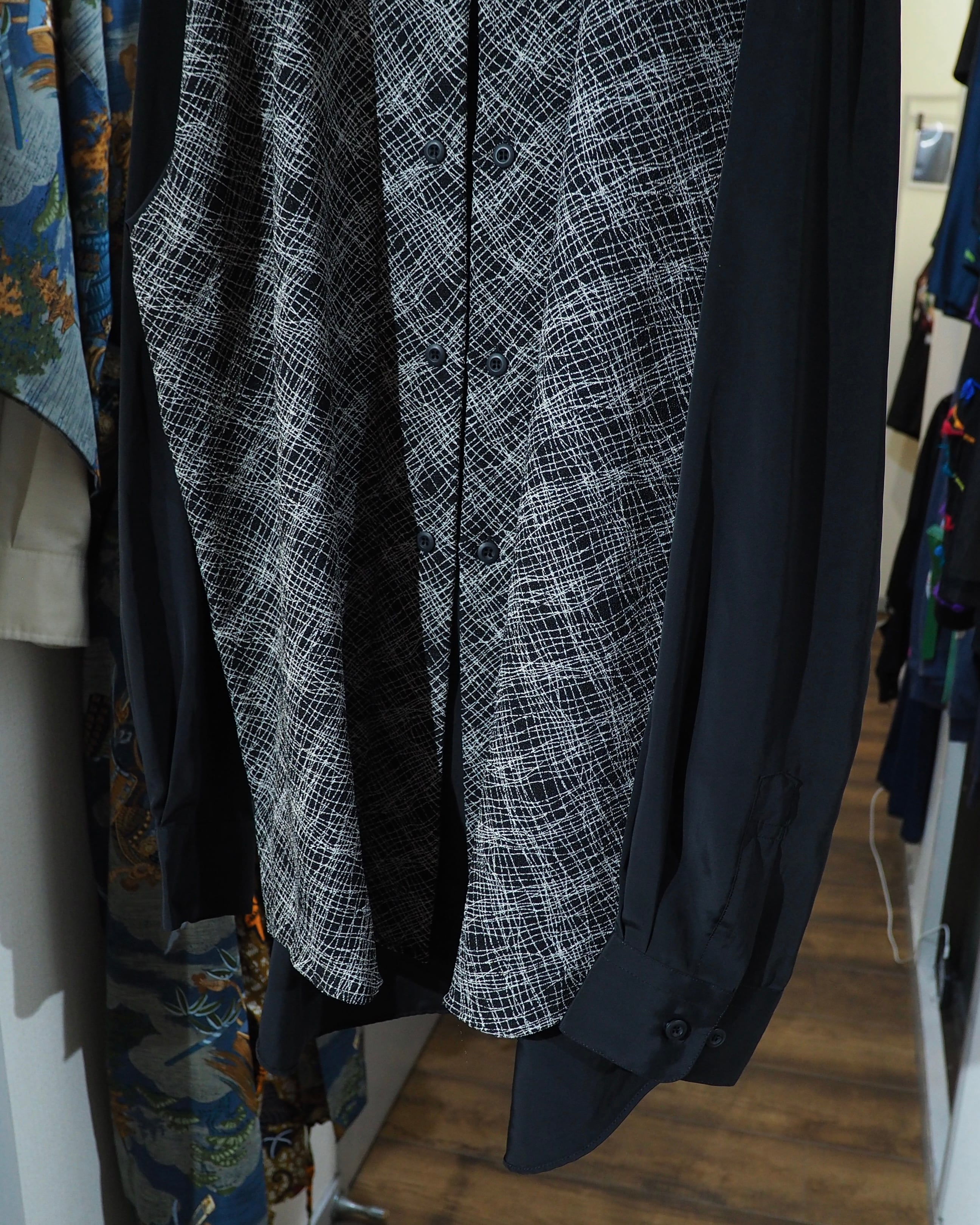 1980 - 90s ” 畝り ” Geometric Mode pattern vintage No collar Shirt
