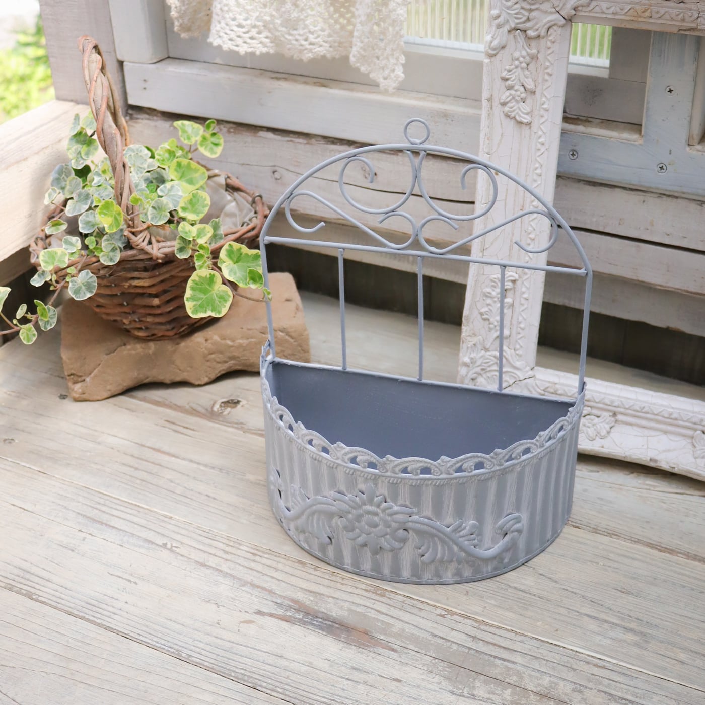 壁掛けグレーポット オディールS｜アンティーク風ブリキ製・ウォール