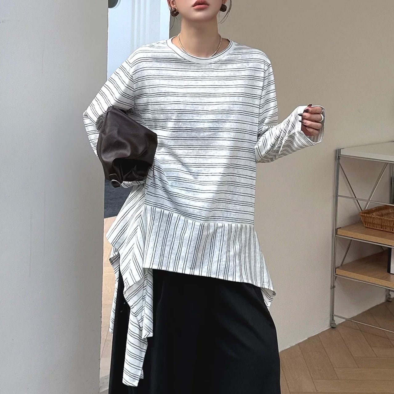 Asymmetrical Border Pullover 01397