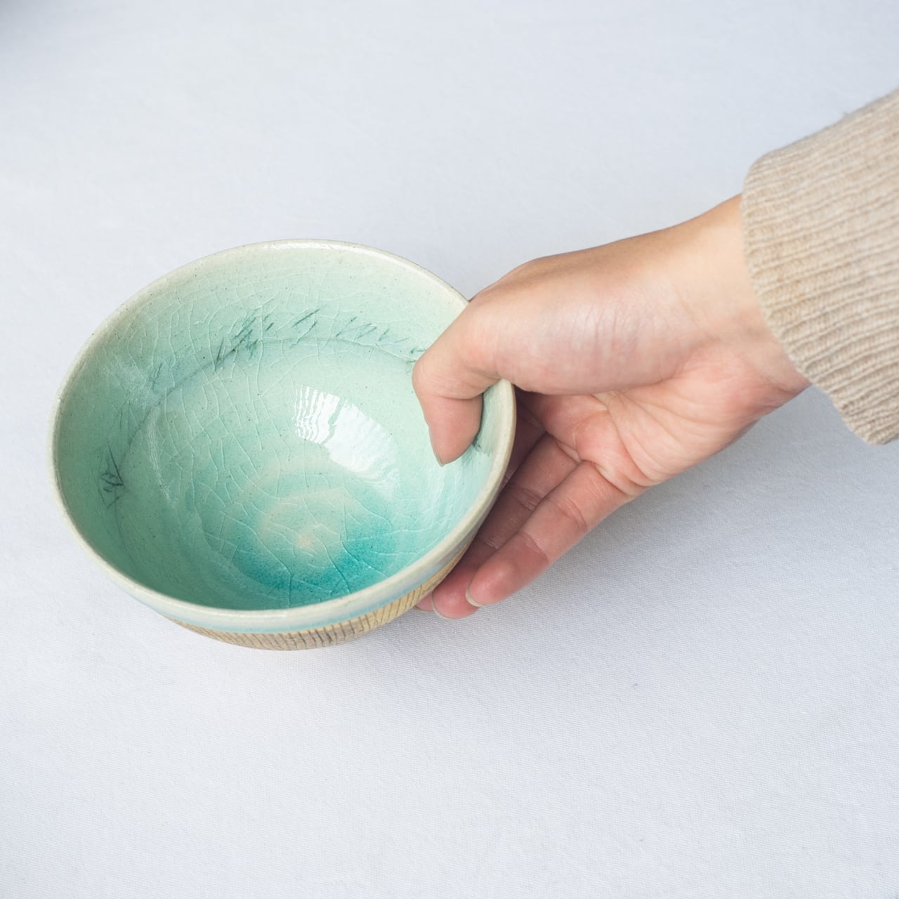線刻のご飯茶碗【水色】 | Kamani | 多治見で営む 美濃焼器のWebショップ