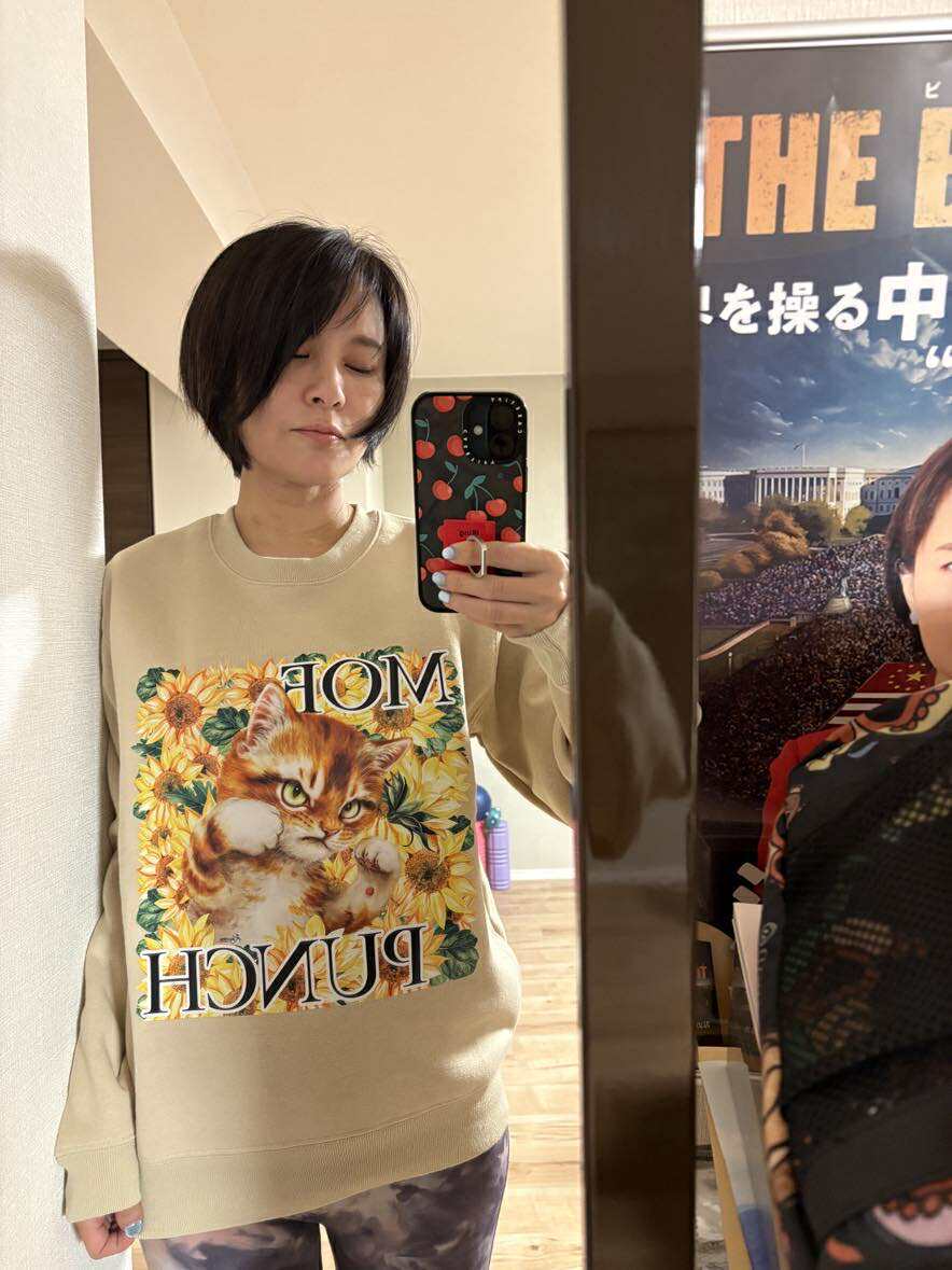 Moe Fukada × Harai Kayomiコラボの裏起毛猫スウェット向日葵 | 猫印