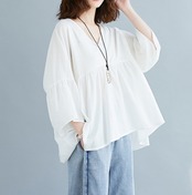 ふんわりVネックナチュラルトップス｜体型カバーのゆったりブラウス