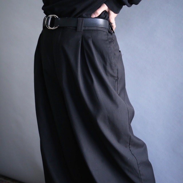 2-tuck straight silhouette black super wide slacks