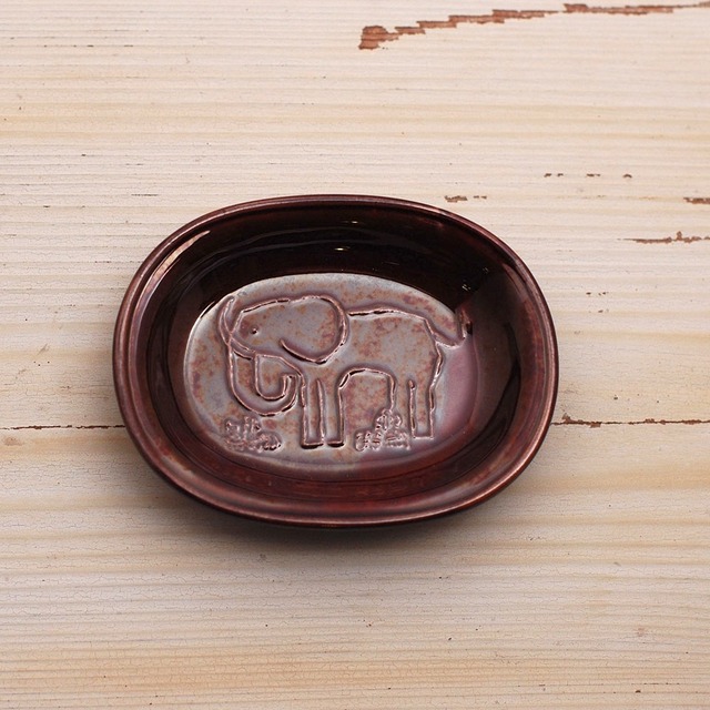 【トラネコボンボン 】オーバル豆皿「ゾウ・ブラウン」