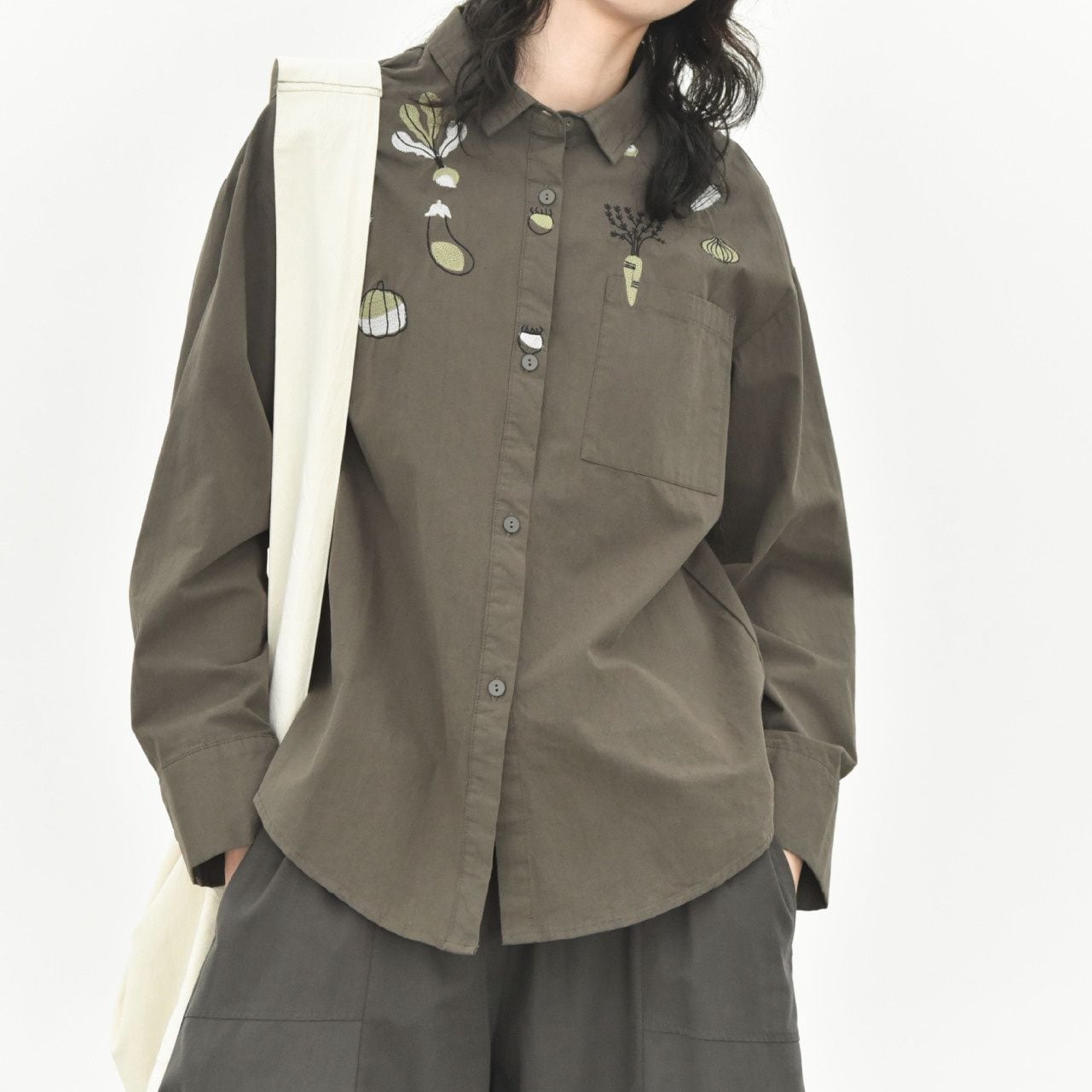 EMBROIDERED TINY COLLAR LONG SLEEVES CASUAL SHIRT 3colors M-16110