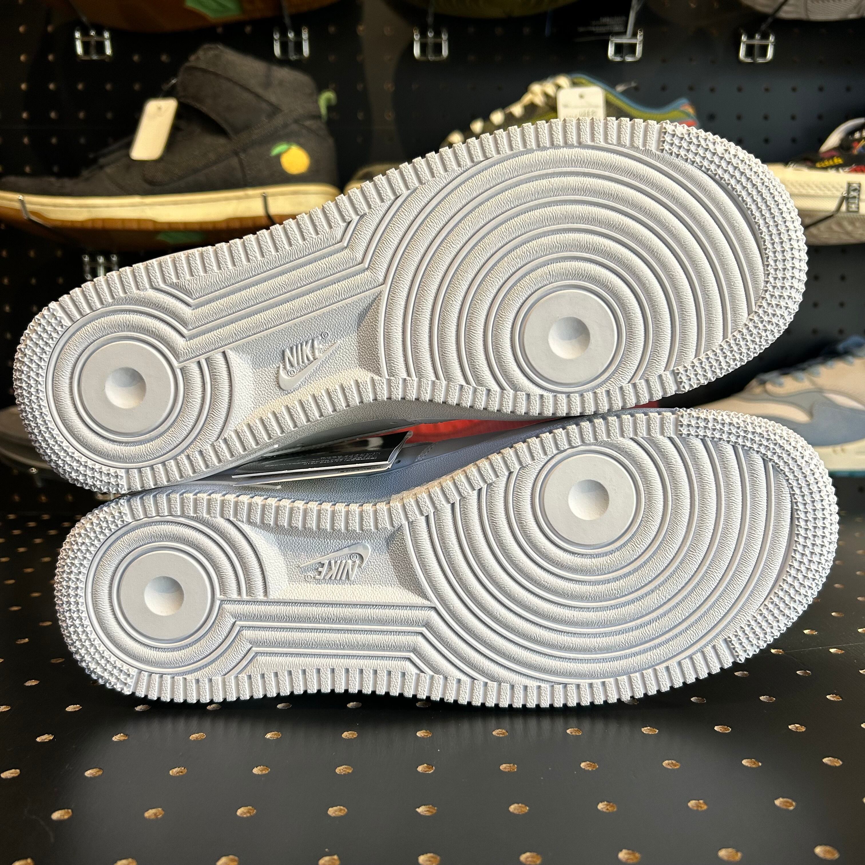 Supreme × Nike Air Force 1 Low 