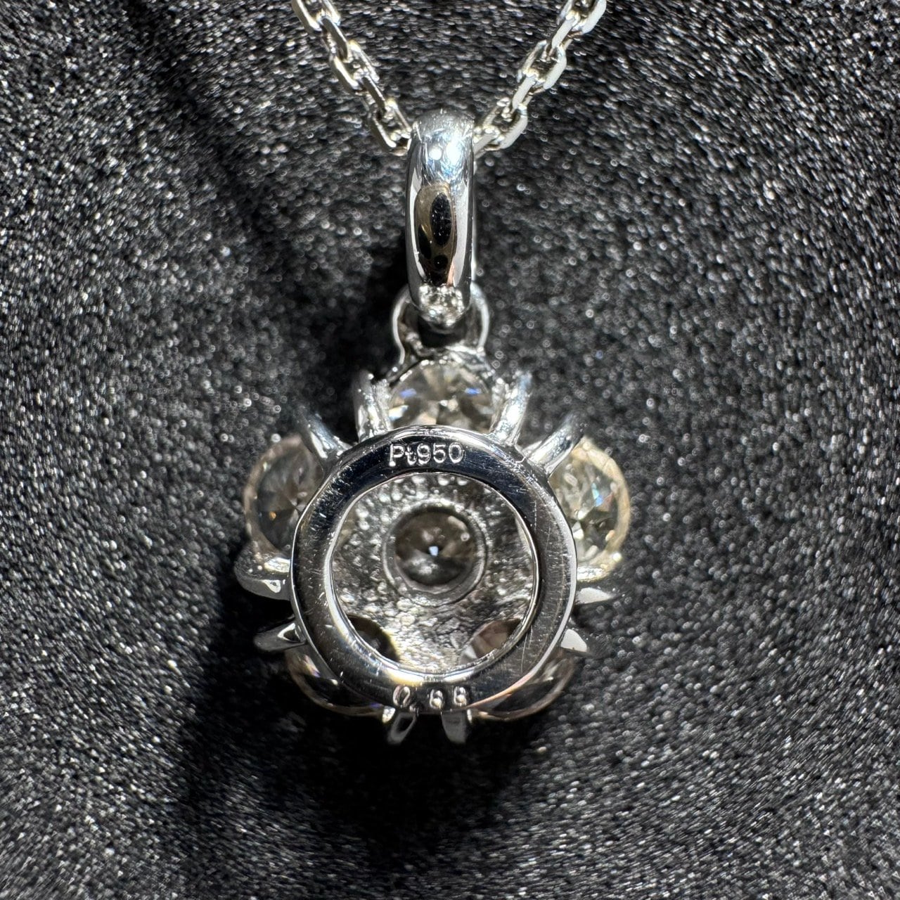 鑑別カード付】Pt850/950 0.88ct H&C ダイヤモンド フラワー