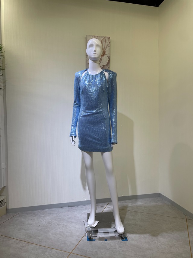 【新品DRESS 4909】ホログラムラメ メタリック 光沢 ボレロ風ショルダー ホルターネック タイト ミニドレス ブルー【Cinqrue】