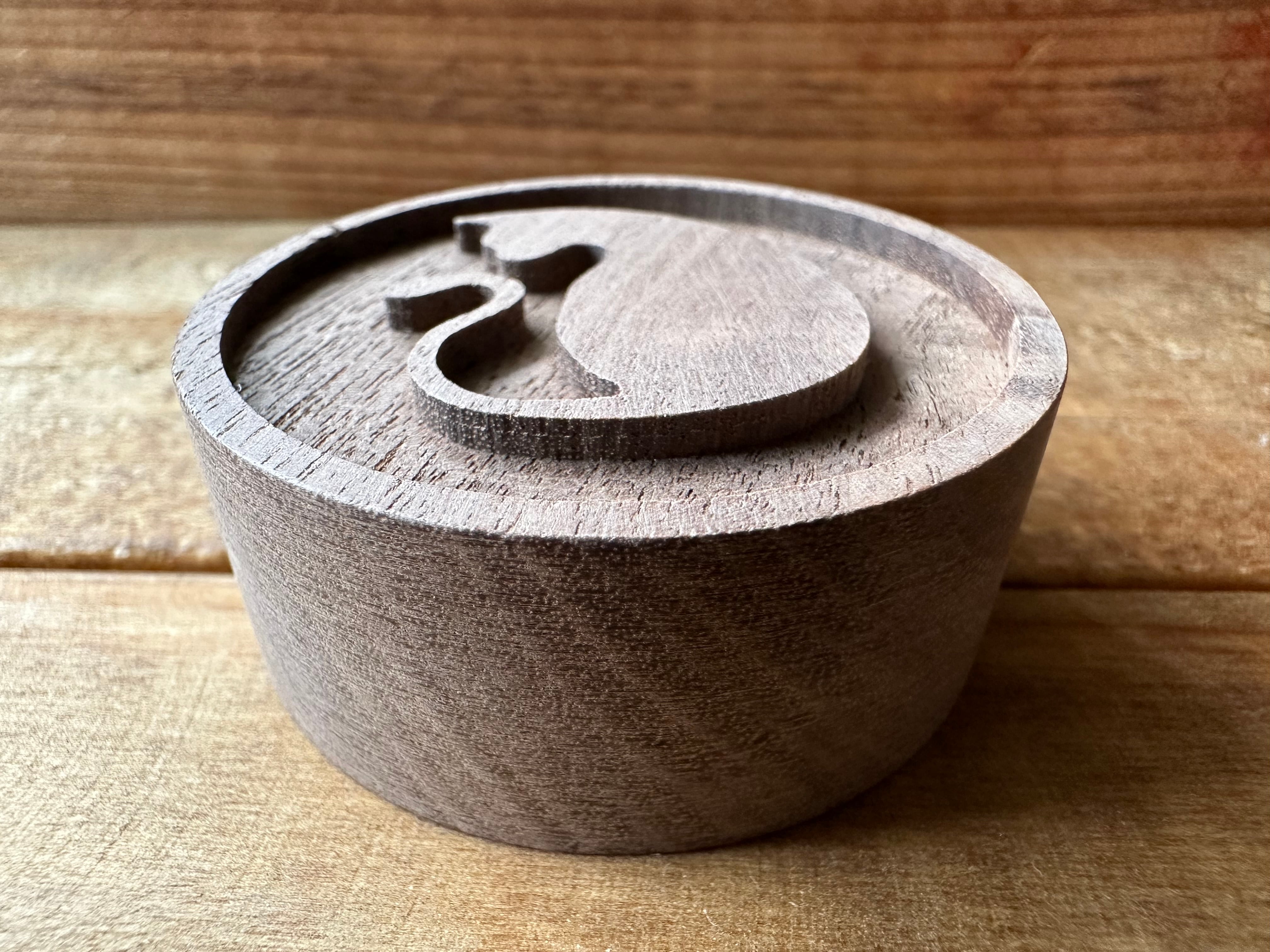 アロマウッド　【缶入り】横向きネコ