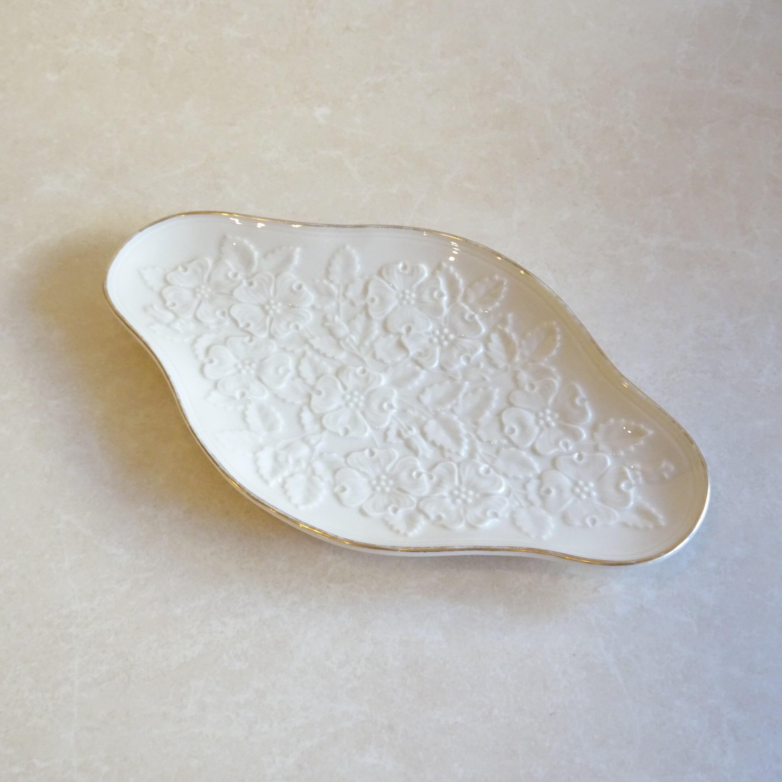 LENOX 花レリーフのプレート