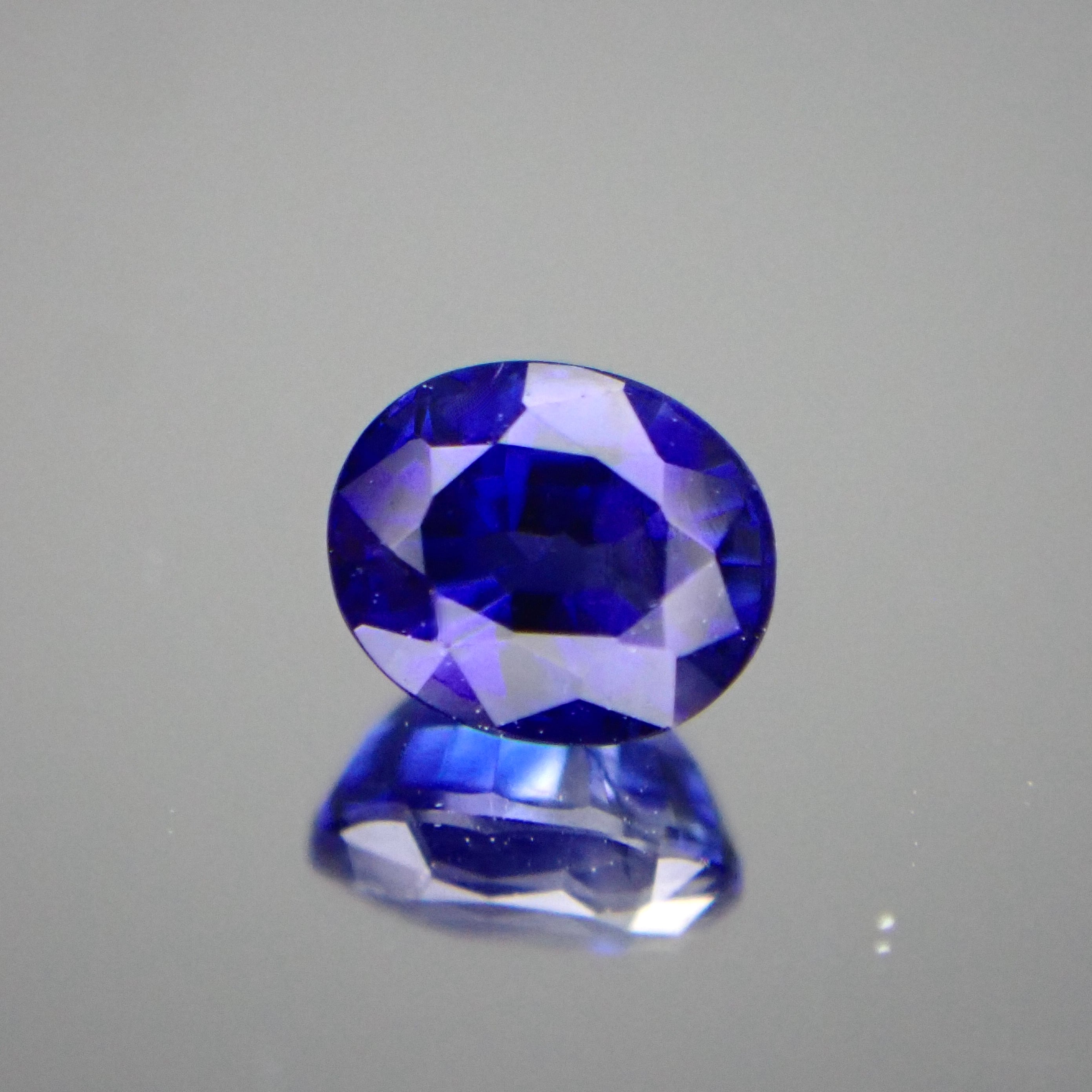 深いブルーにイエローのアクセント 1.1ct 希少石 バイカラー 深いブルーにイエローのアクセント 1.1ct 希少石 バイカラー
