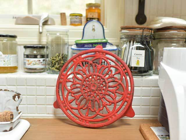 アイアン トリベット / 鍋敷き 赤　フレンチアンティーク