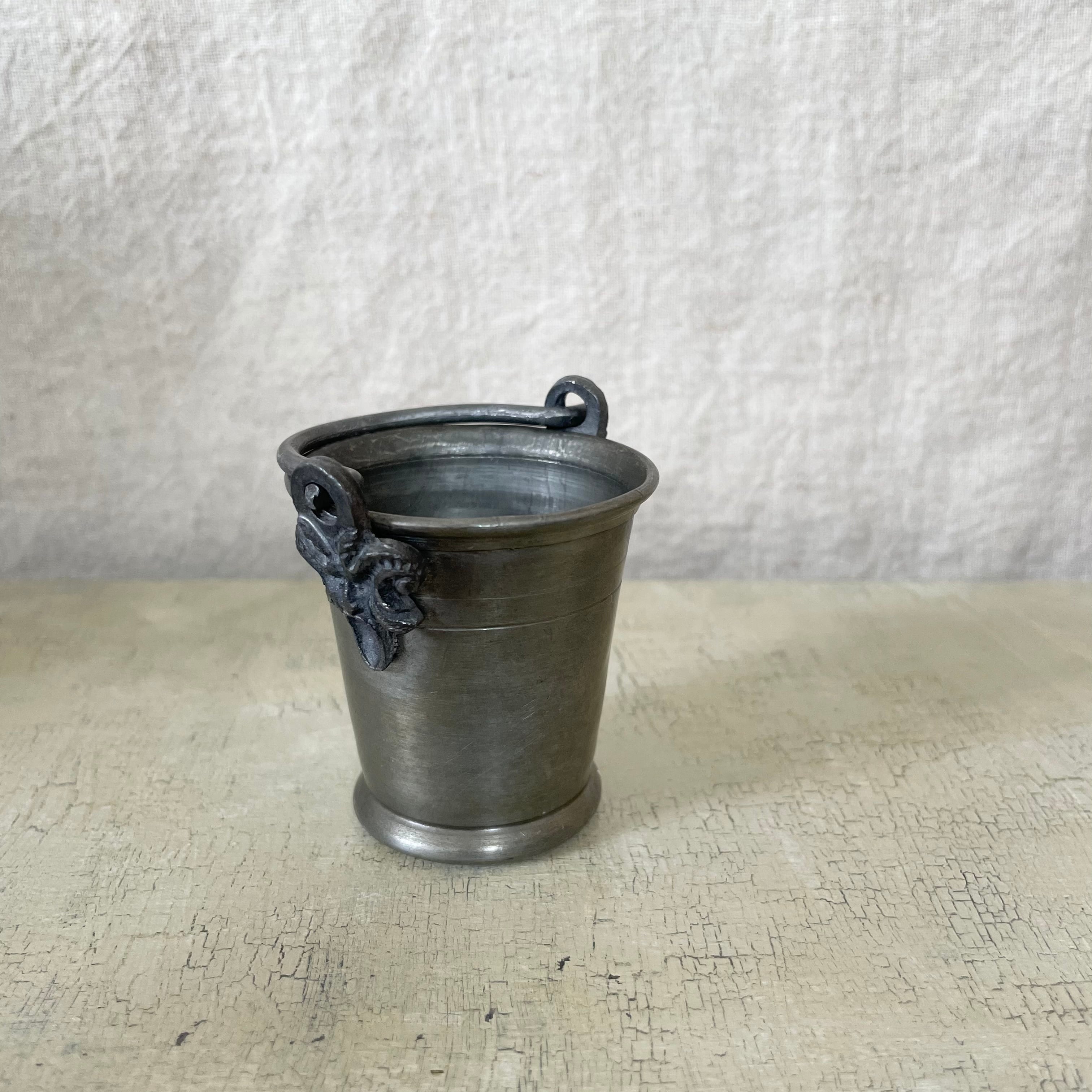 バケツ風のミニチュア