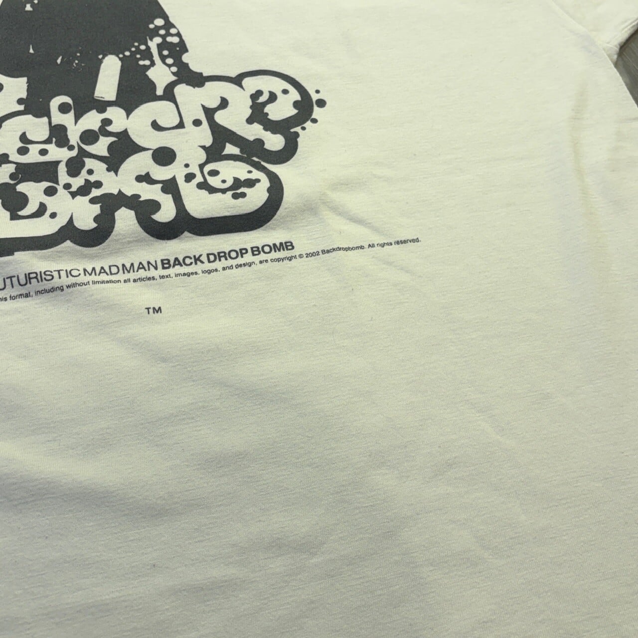 BACK DROP BOMB T-SHIRT WHITE | safarionline