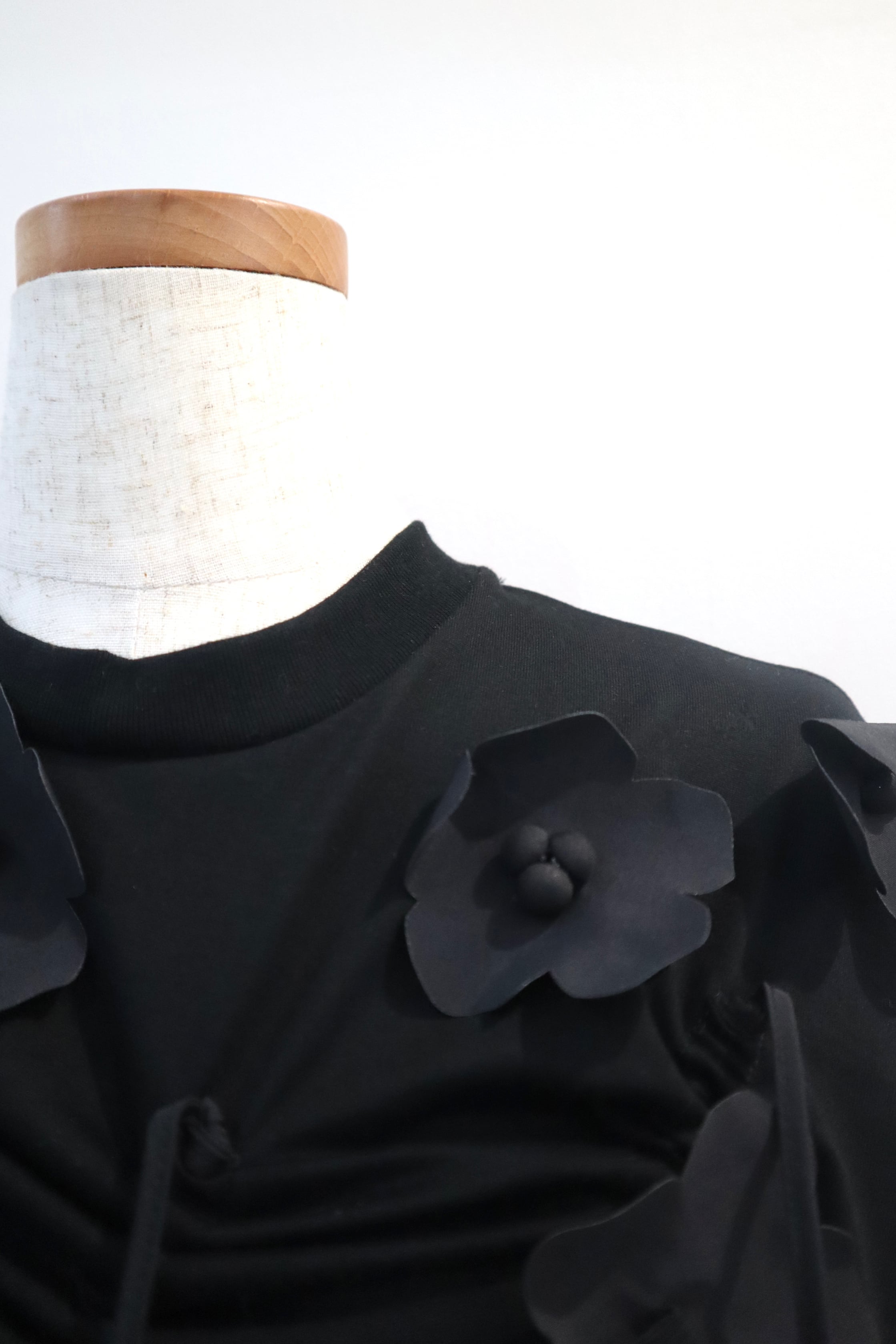 RIV NOBUHIKO】ANTHE FLOWER T-SHIRT | TOLMA.