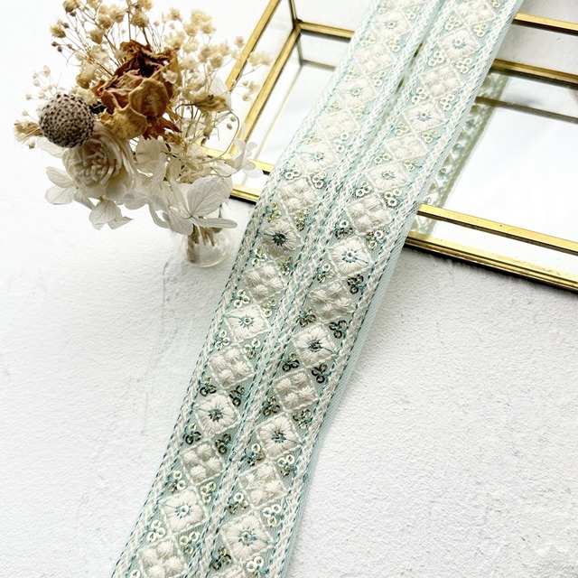 1ロール　ホワイトドリーム　[エメラルドグリーン］インド刺繍リボン　2177-1R