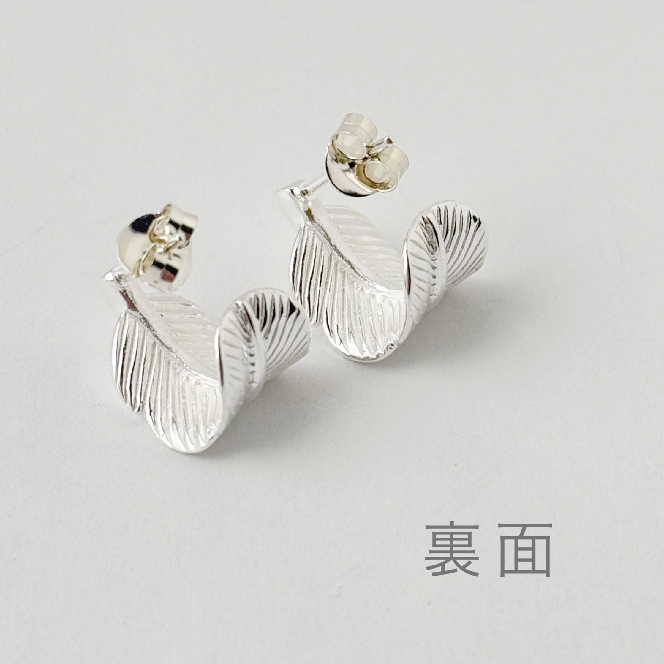 残りわずか】ワイド フェザー フープピアス 羽 鳥 イーグル | 【公式