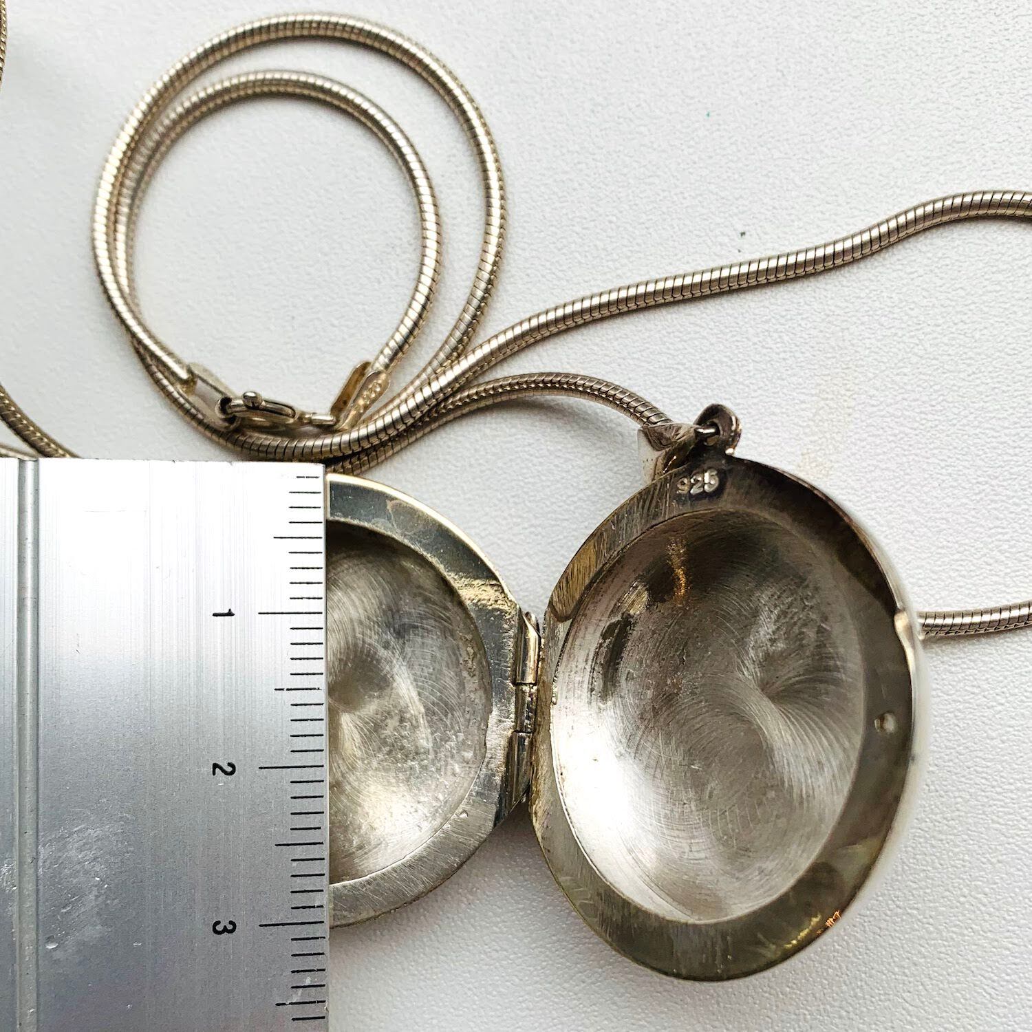 シルバー925 ヴィンテージ丸型総彫りロケットペンダントネックレス  