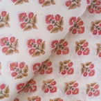 ブロックプリント生地【50cm単位】インド綿 小花柄 白×赤 #36973-WT2