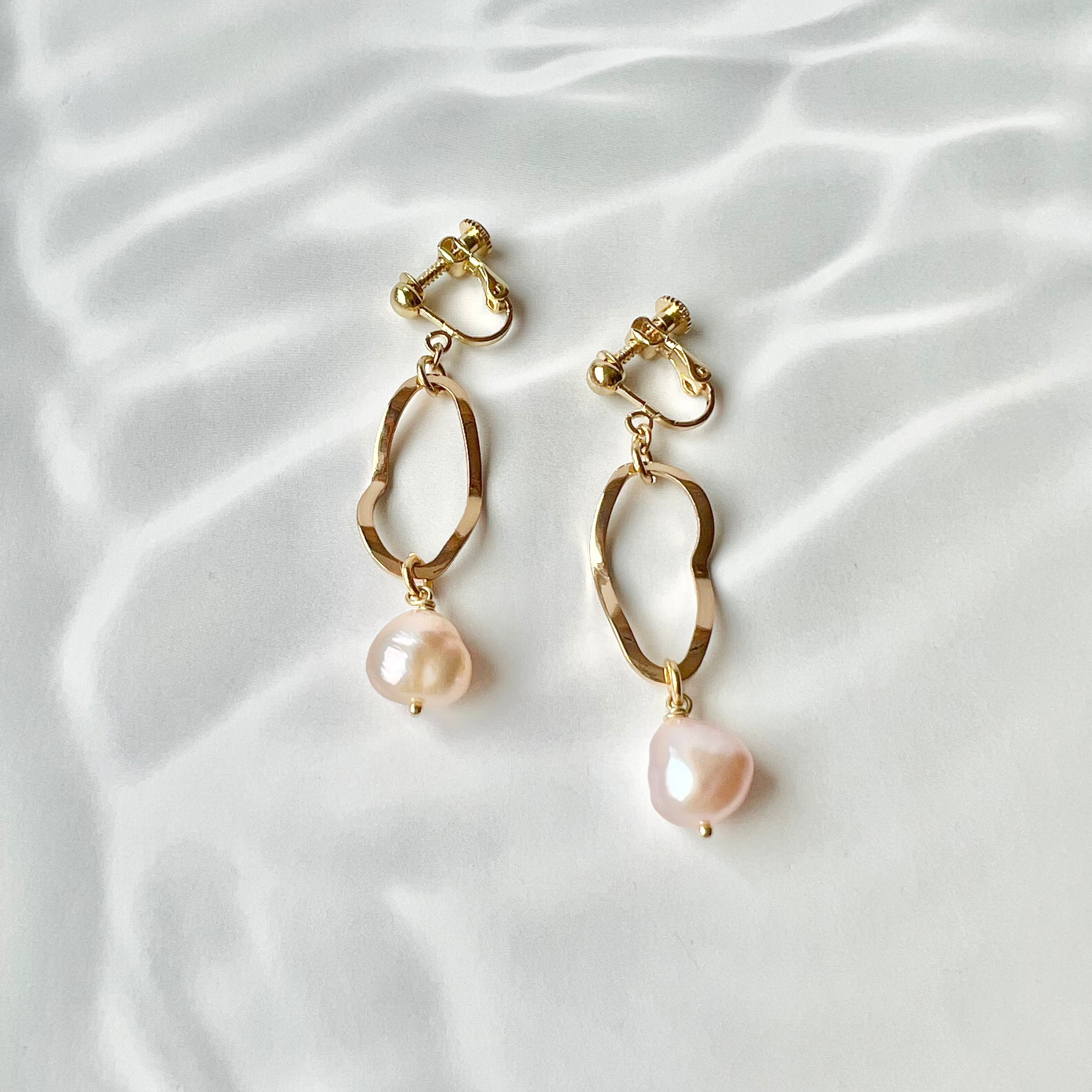 TVドラマ着用//ピンク淡水パールラフフープピアス・イヤリング