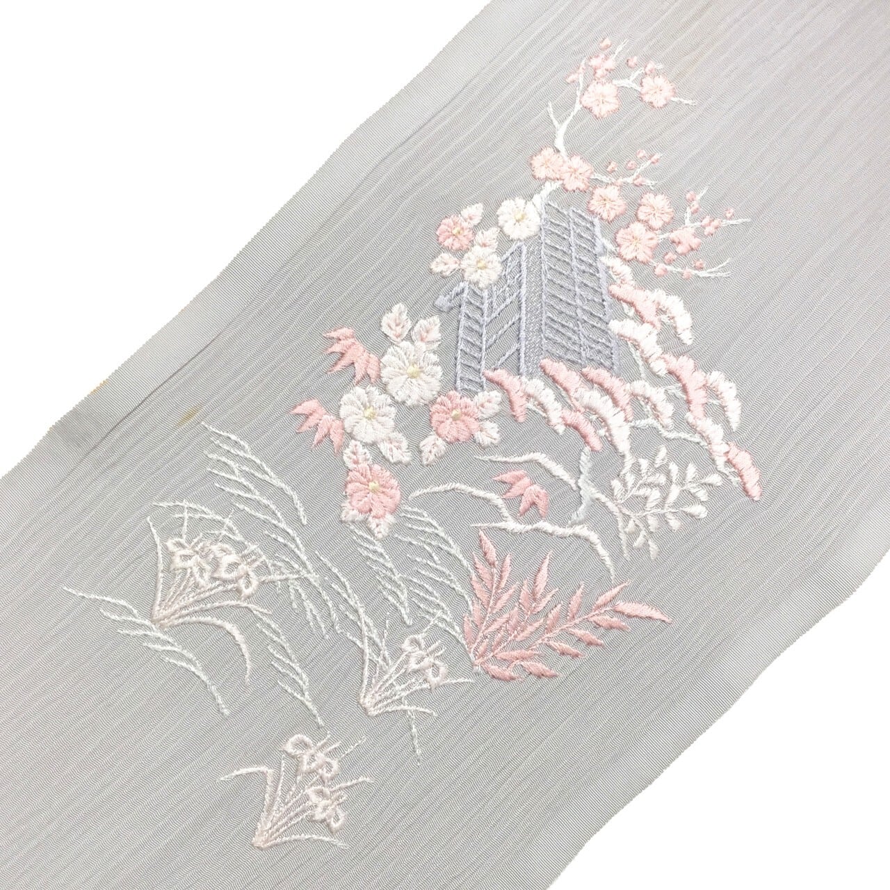 半衿 刺繍 楊柳に御所解文様 白鼠色 ※シミあり【中古品】 | かわの屋
