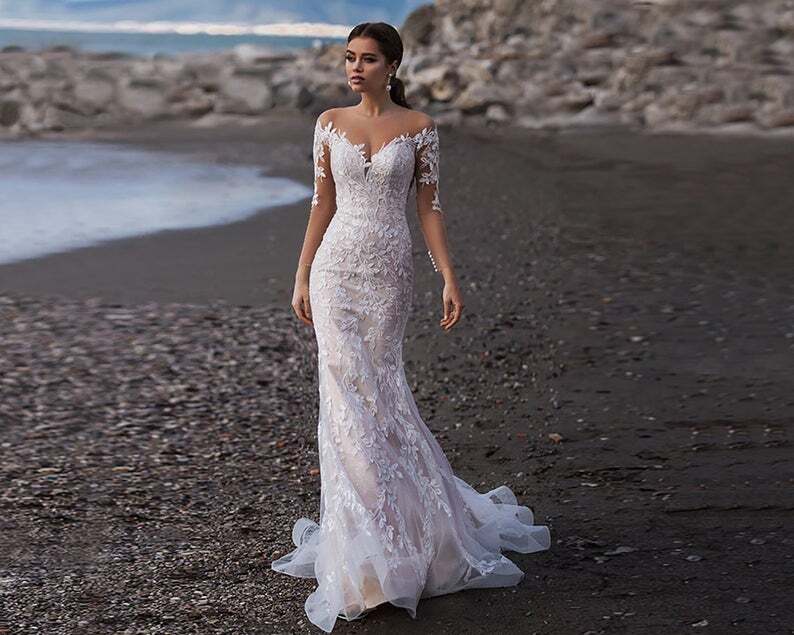 高品質！ウエディングドレス 薄シャンパンの色 オフショル 3D立体  