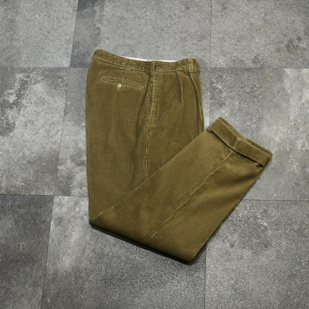 brown 2 tuck corduroy pants