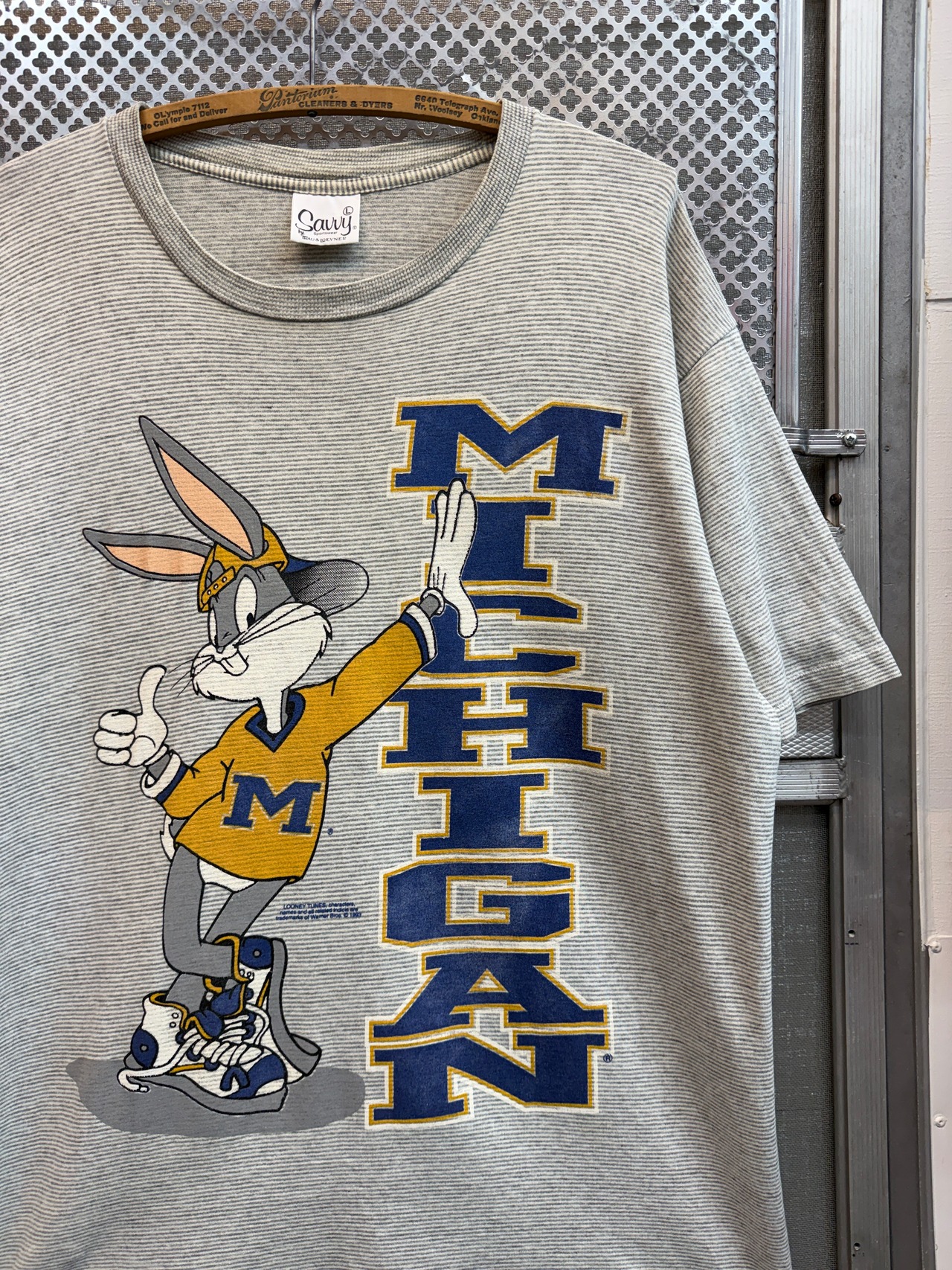 90s Looney Tunes Bugs Bunny  University Of Michigan / Savvy by Sportswear  made in usa・画像2