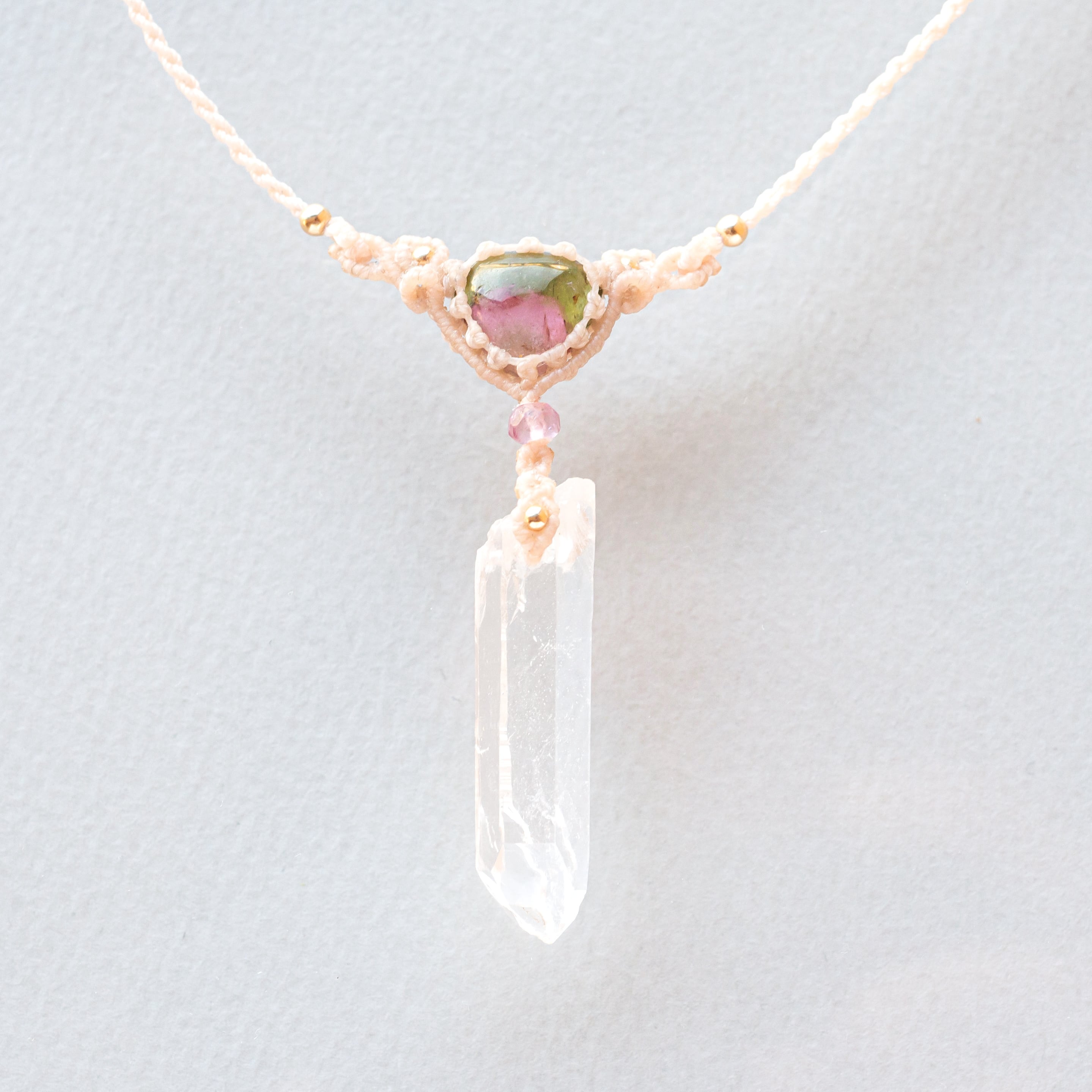 クリスタル×シェル＆サファイアのマクラメ編みネックレス　ペンダント　天然石 ヒマラヤ産クリスタル+サファイアのマクラメ編み 天然石