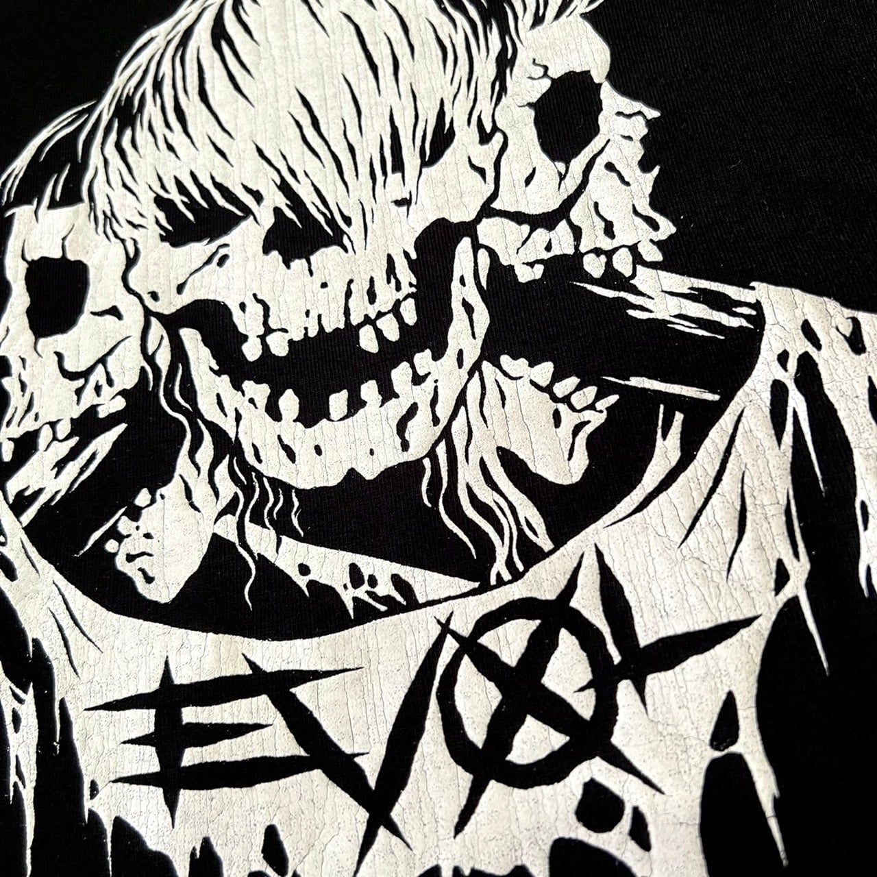 カネコアツシ〉 EVOL（イーヴォー）描き下ろしクラック加工Tシャツ