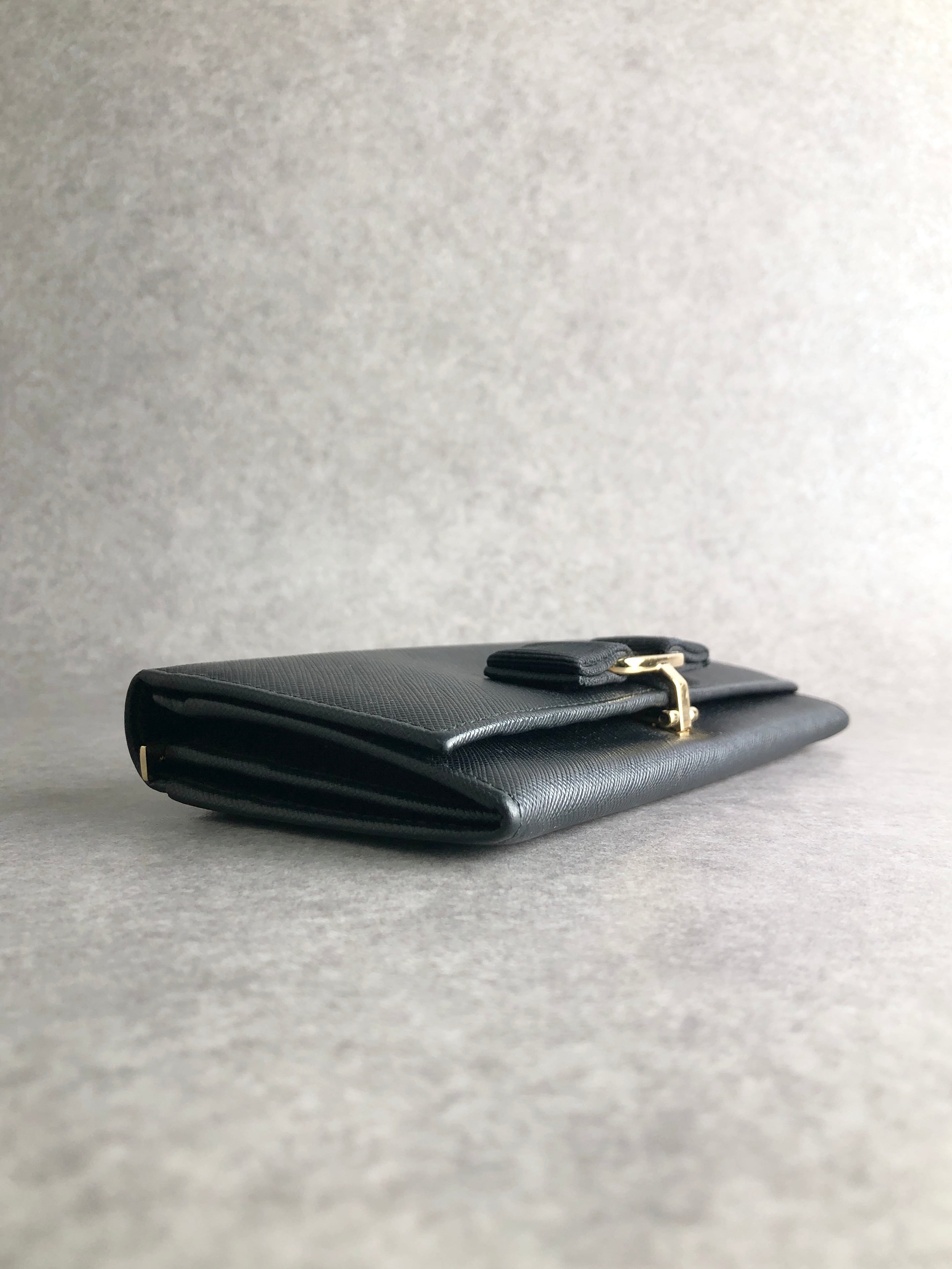 Salvatore Ferragamo サルヴァトーレ フェラガモ ヴァラリボン 長財布