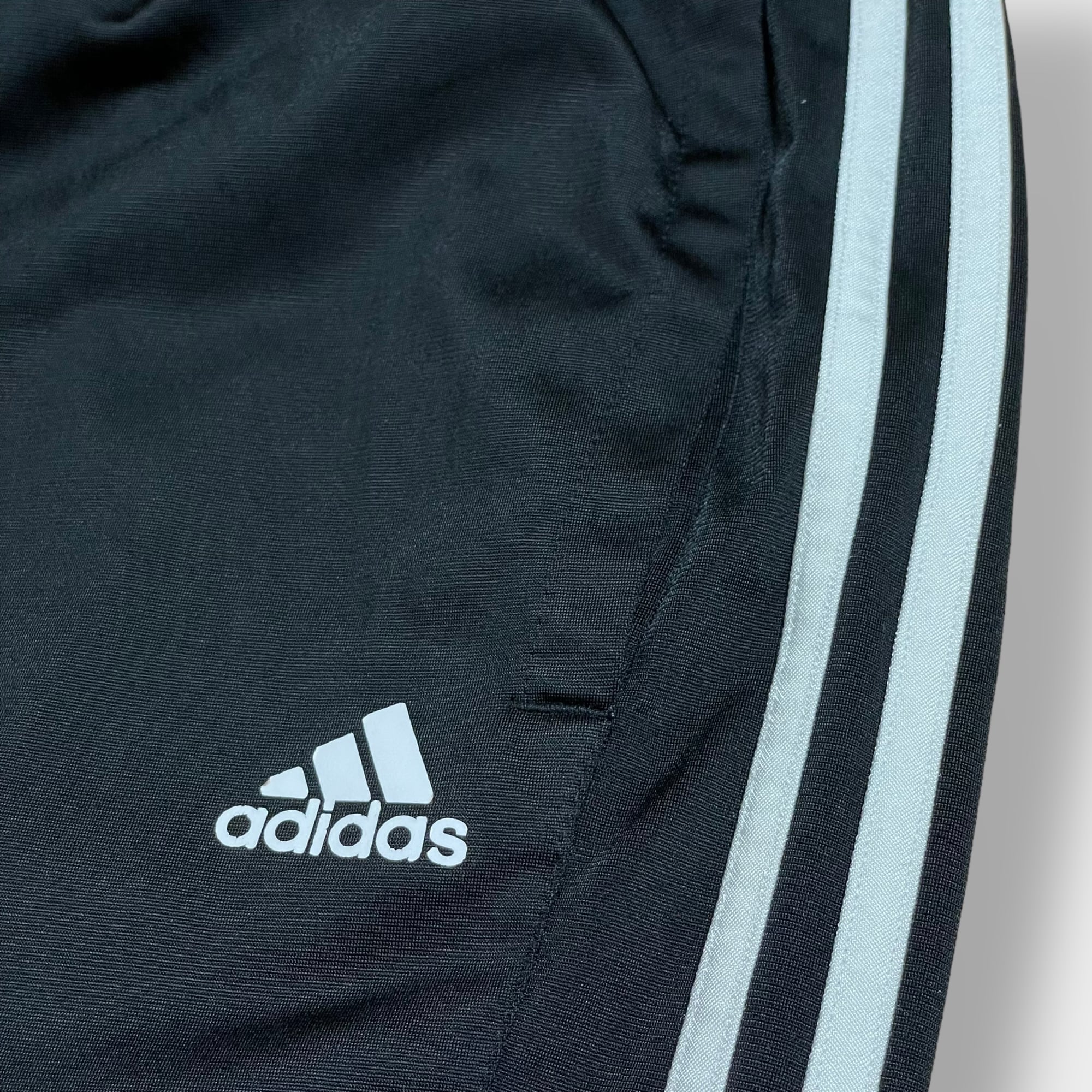 adidas】トラックパンツ ジャージ ロゴ プリント スリーストライプ X