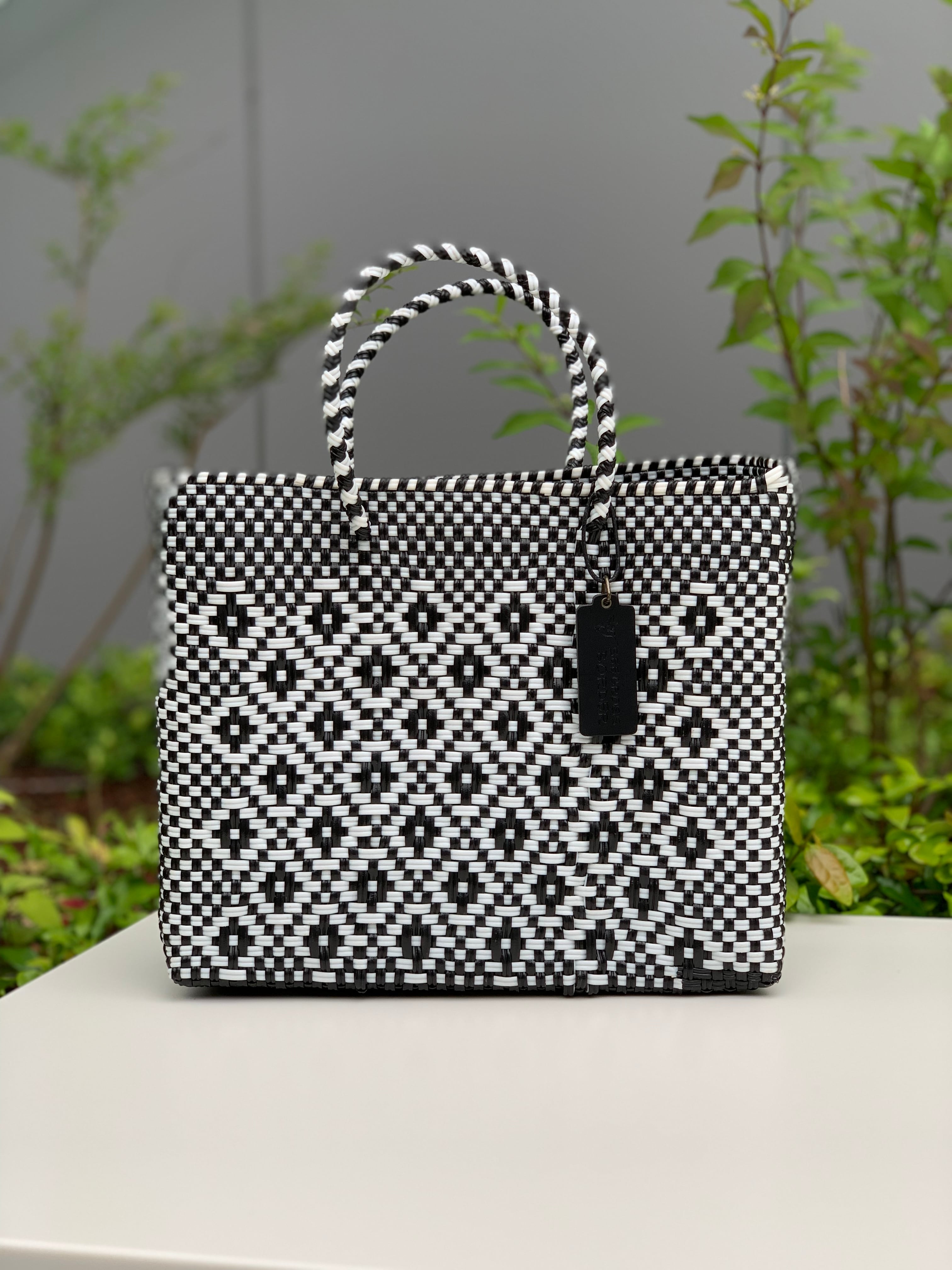 XS Mercado Bag (Normal handle) White/Black | SEE CROSS BORDER 人気