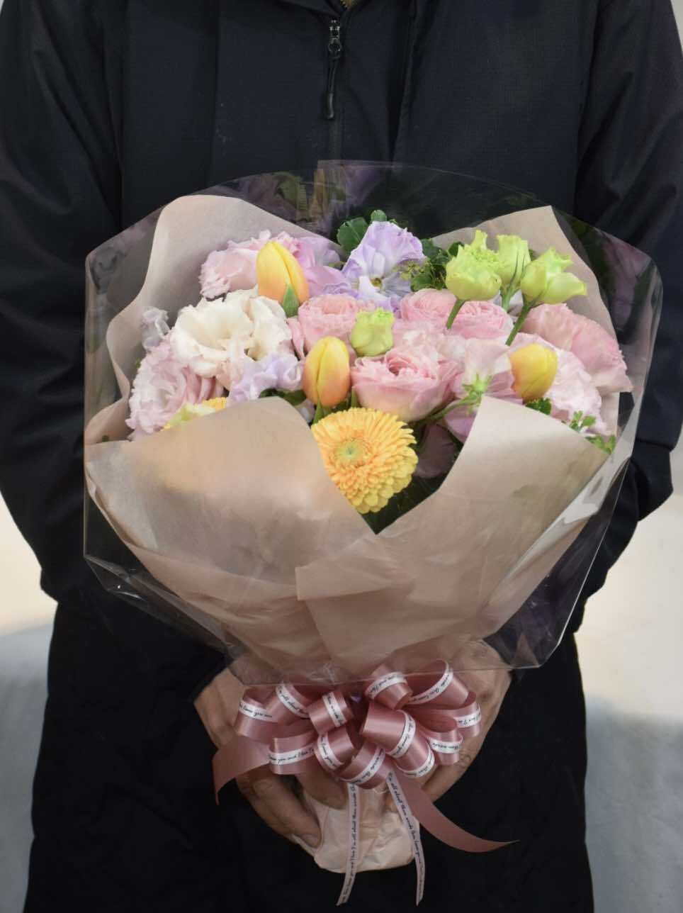 ピンク＆アプリコット系の花束（7,700円） | 有花園 ONLINE SHOP