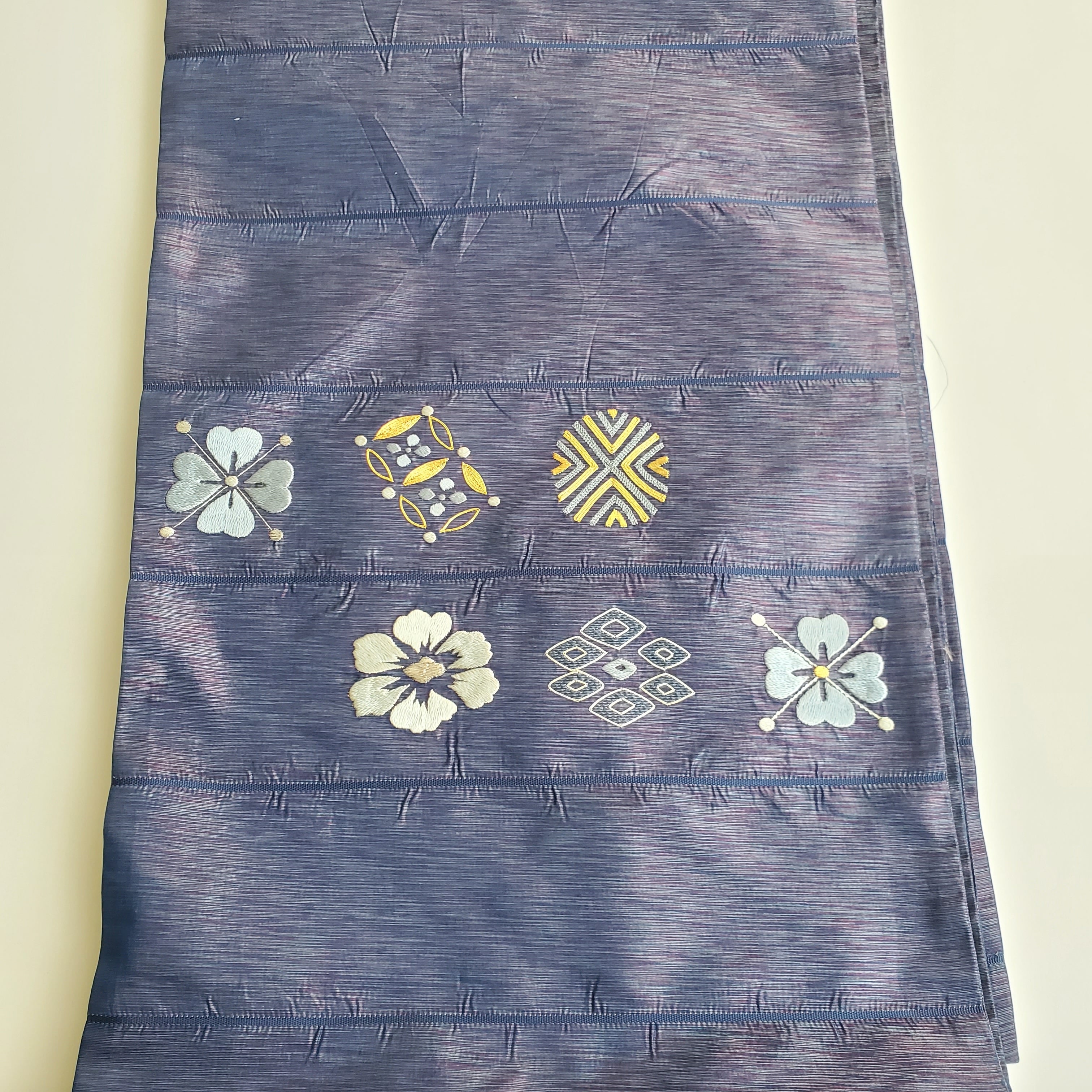 玉虫花柄刺繍文様 正絹六通袋帯 | アンティーク雑貨・家具・骨董品