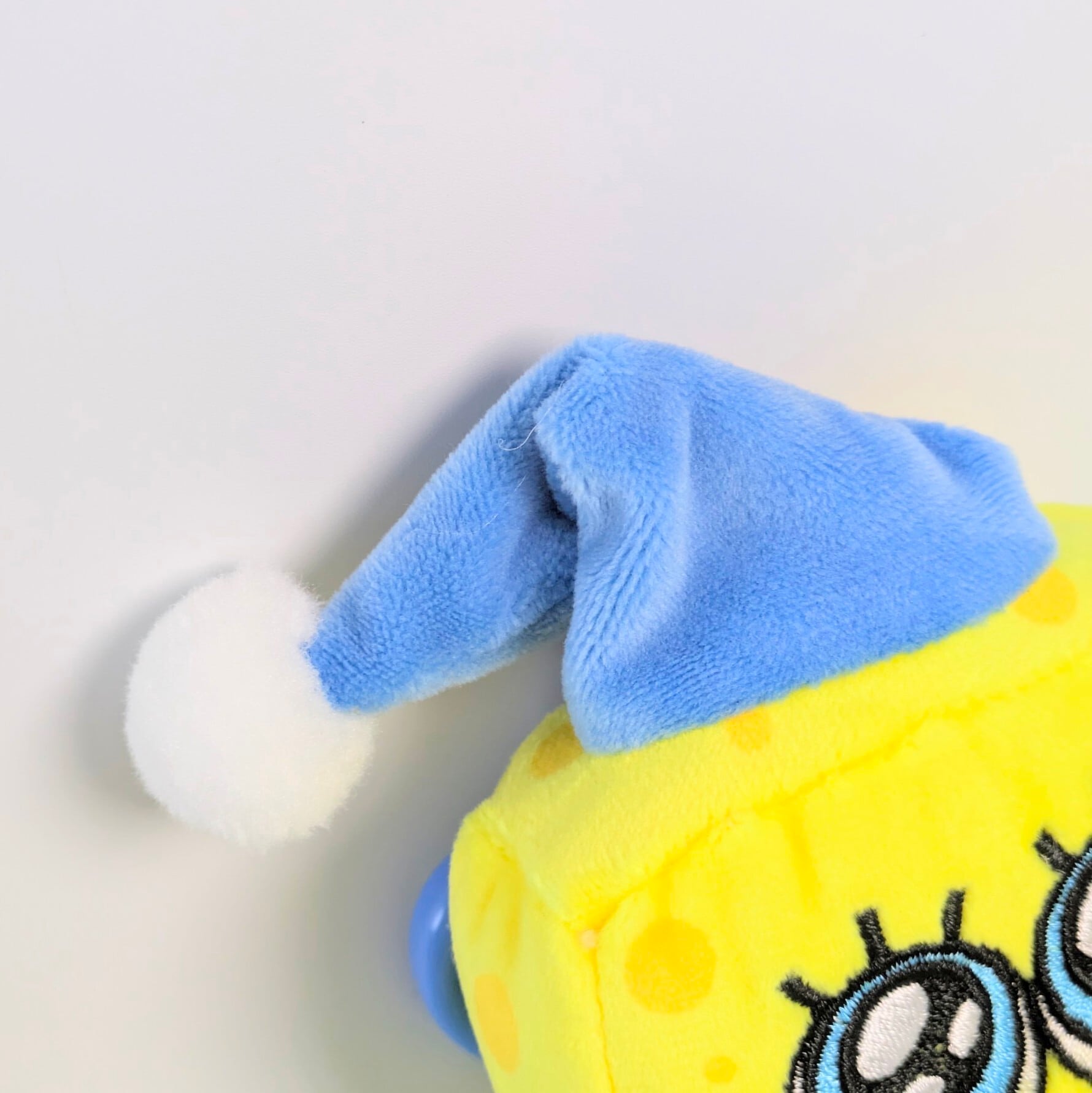 【 SpongeBob SquarePants ( スポンジボブ )  】スポンジボブ パジャマコスチューム with 『Need Sleep』枕ver.  / ぬいぐるみキーホルダー / プラッシュキーホルダー 〚アメリカン雑貨 アメトイ〛