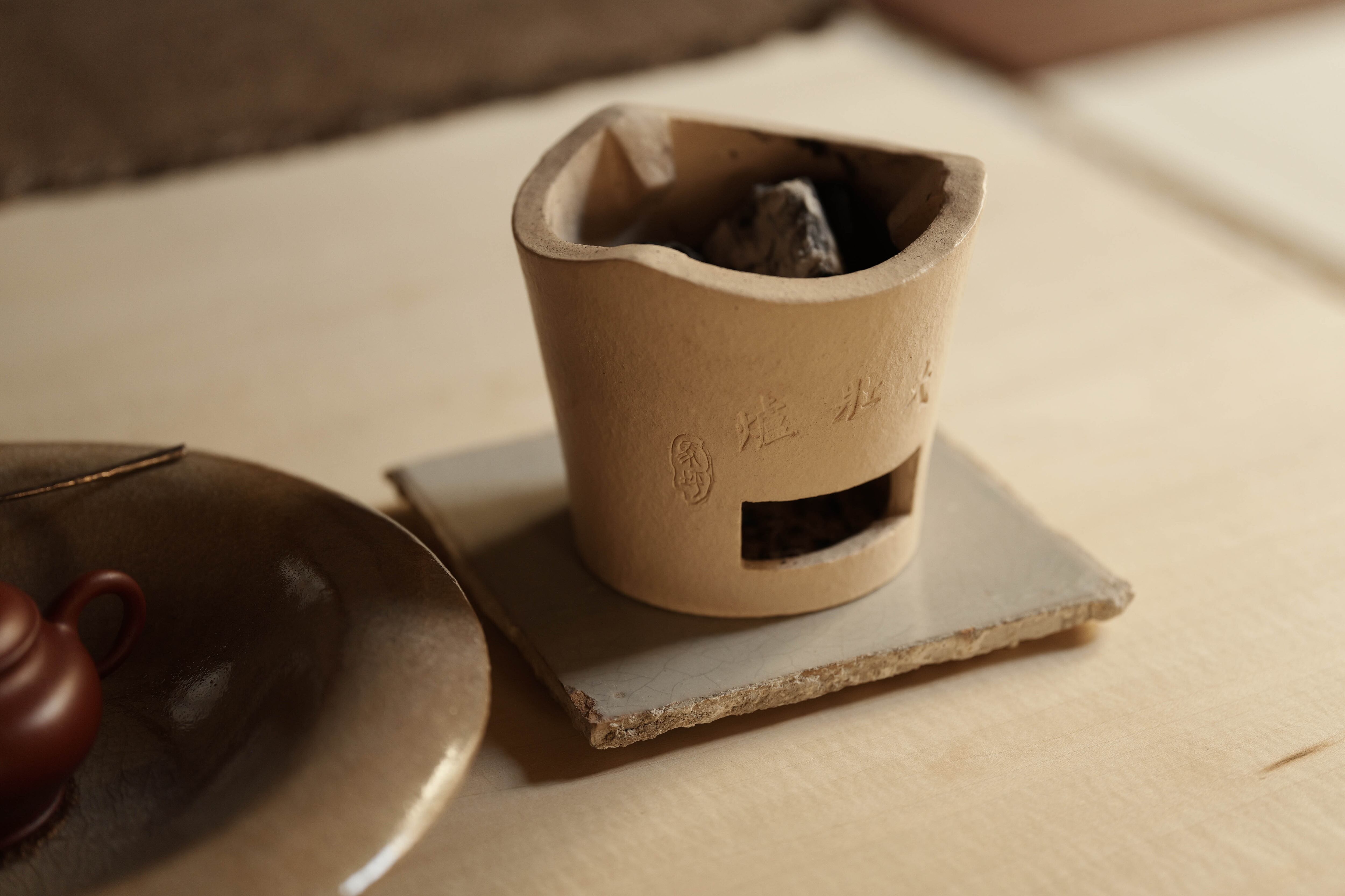漳州窯涼炉「三峰炉/大壯炉/銀炉」（風門：四角・底径8㎝×高さ9.5