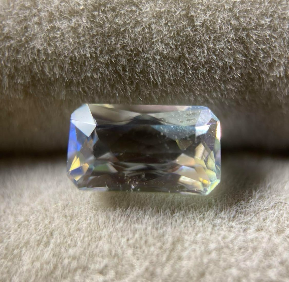 レインボームーンストーン0.82ct 宝石ルース レインボームーンストーン0.82ct 宝石ルース