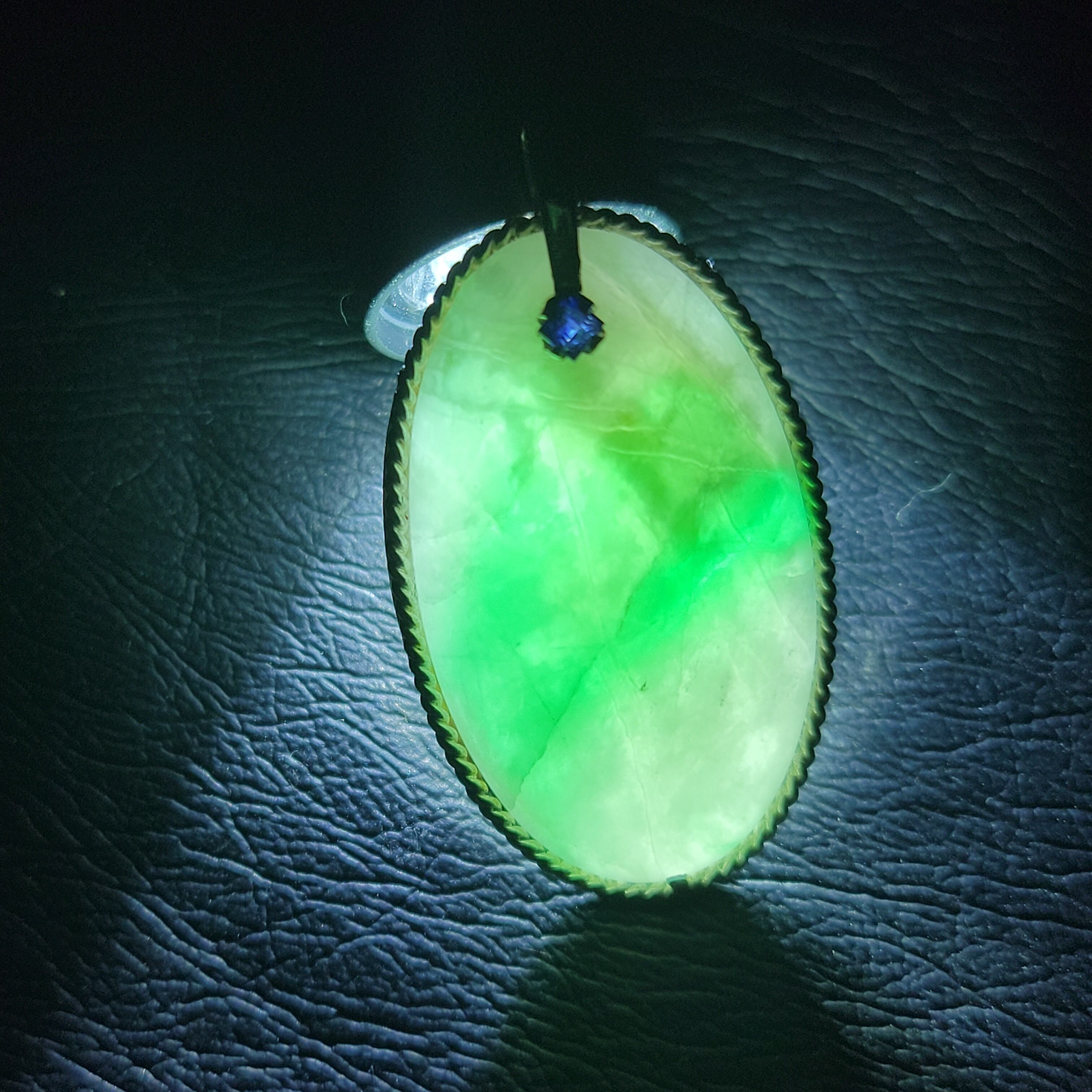 ハンドメイドの糸魚川翡翠のトップ ペンダントトップ 糸魚川翡翠:ペンダントトップ金具(シルバー)付き PT0107 | 糸魚川