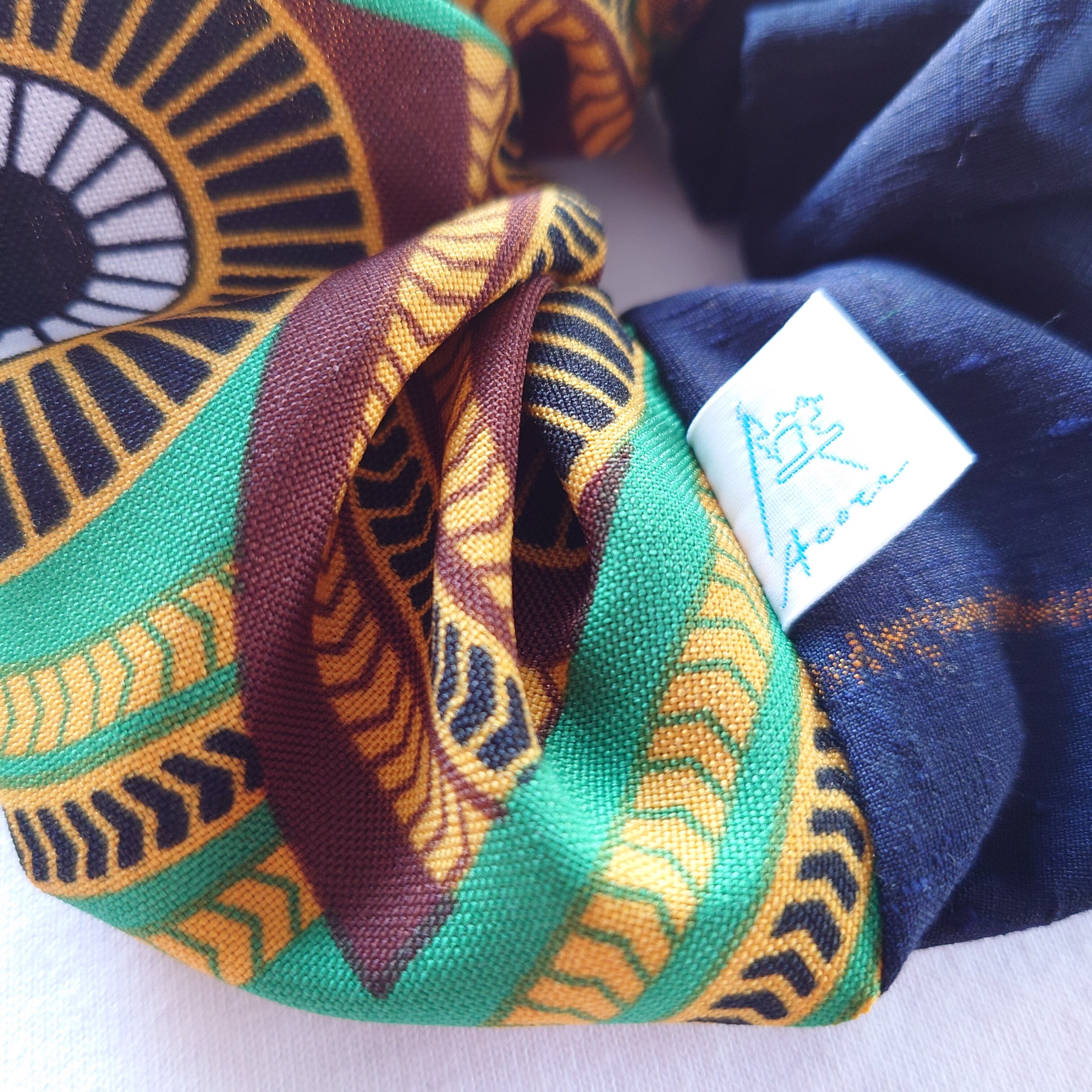 ビッグ バイカラーシュシュ Big Scrunchie フィリピン生地 グリーン×ネイビー 着物リメイク kimono