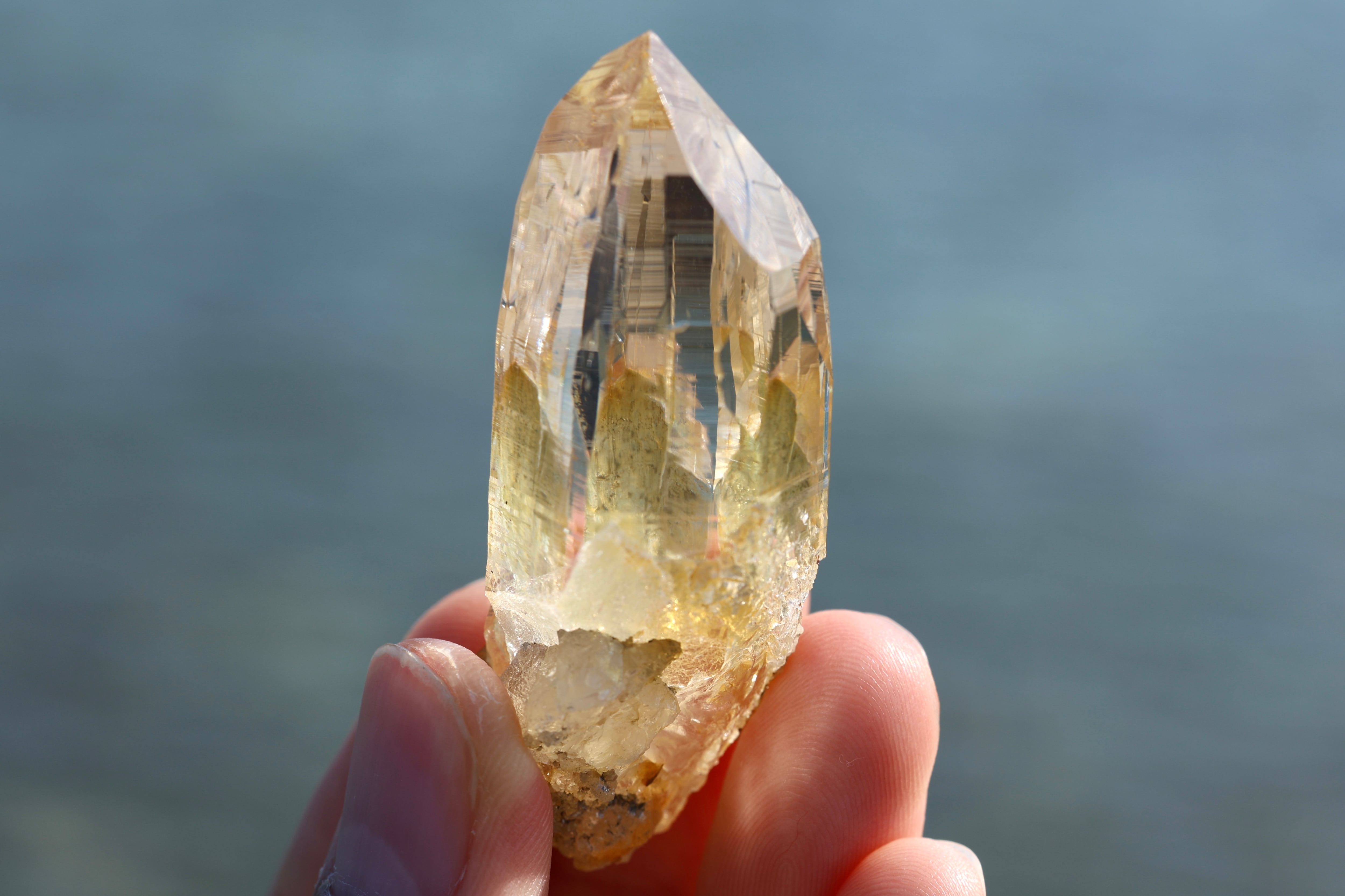 ヒマラヤ水晶 ガネーシュヒマール産 | 石垣島の夜光貝とヒマラヤ水晶