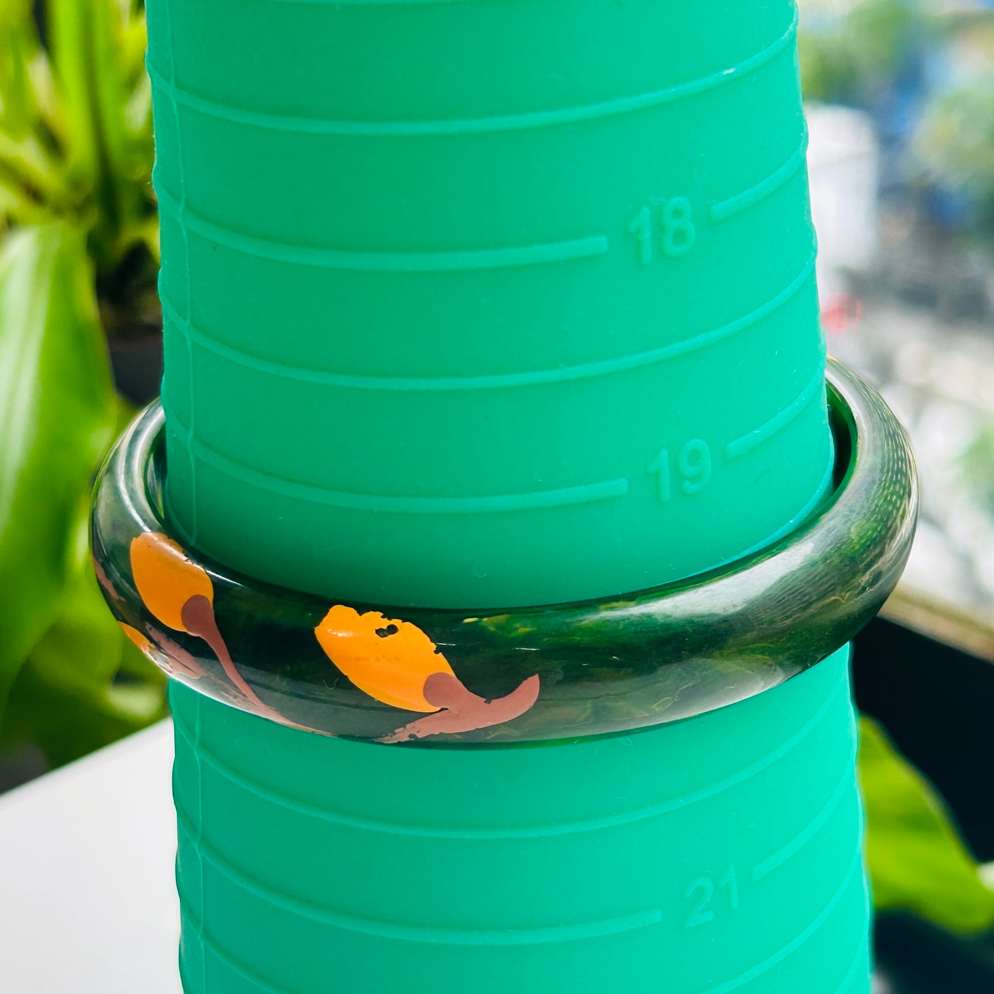 BAKELITE Hand painted Spinach Green バングル | Milo Antiques & Vintage