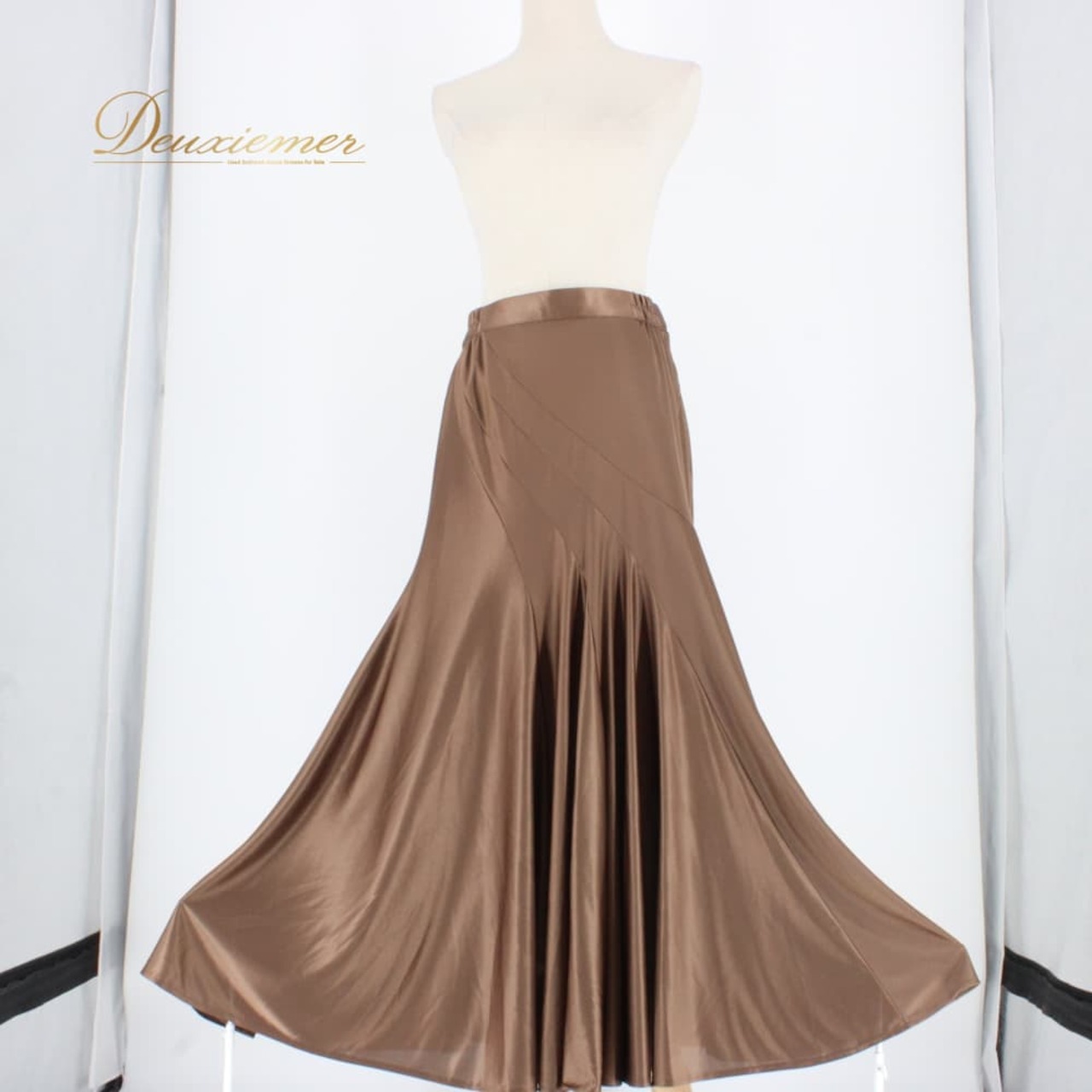社交ダンス 衣装 スタンダード スカート レッスンウェア レディース ブラウン系 茶色 無地 フォーマル シンプル 練習着 上品 気品 ステージ衣装 フレアスカート デザイン 練習用 レッスン用 大人 きれいめ ステージ 日本製 ポリエステル フロントファスナー 長め丈 落ち着いた フィット感 ダンス 発表会 舞台 衣裳 ダンスウェア モダン スタンダード用