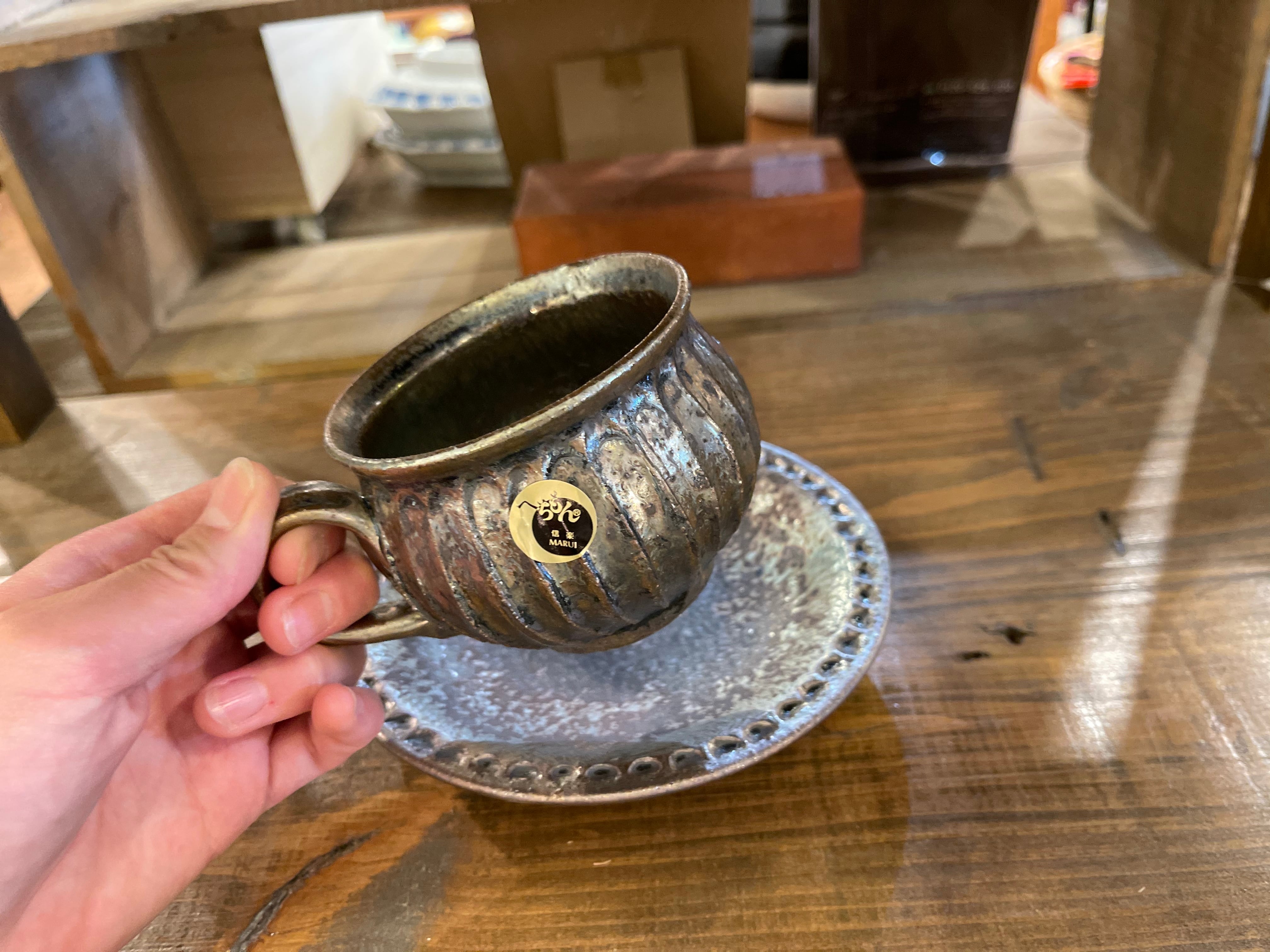 信楽焼】黒釉彫コーヒー碗皿 | 釧路の雑貨屋P-Nuts【ピーナッツ】