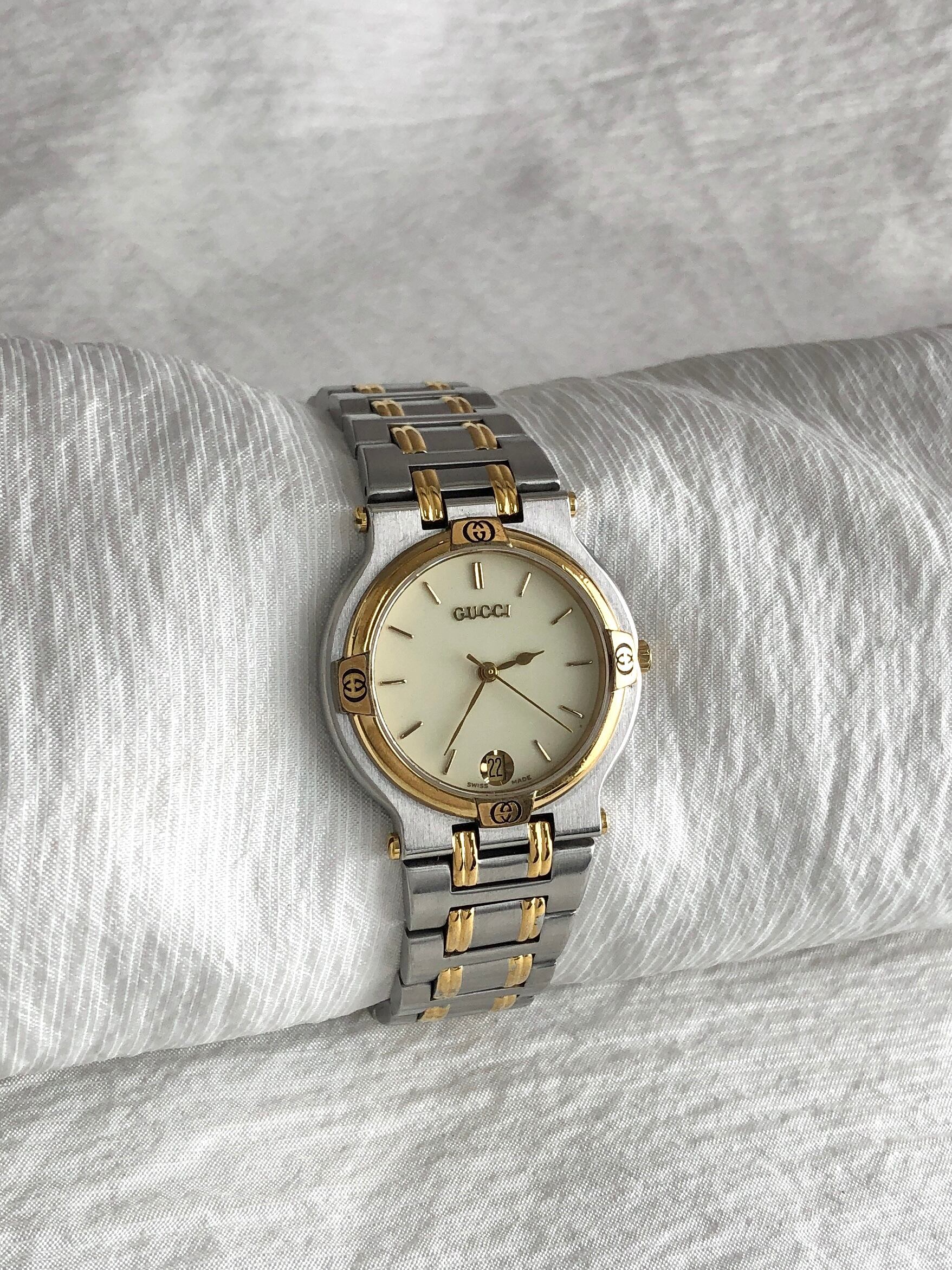 GUCCI グッチ 腕時計 シルバー×ゴールド ステンレススチール クウォーツ 9000M vintage ヴィンテージ オールド zgvkkw