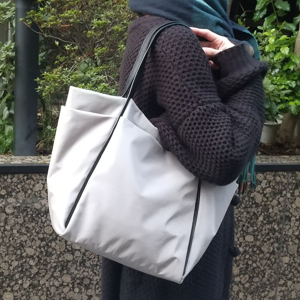 【シンプルなデザインでコーデを選ばない★】COOCO 多機能トートバッグ4カラー