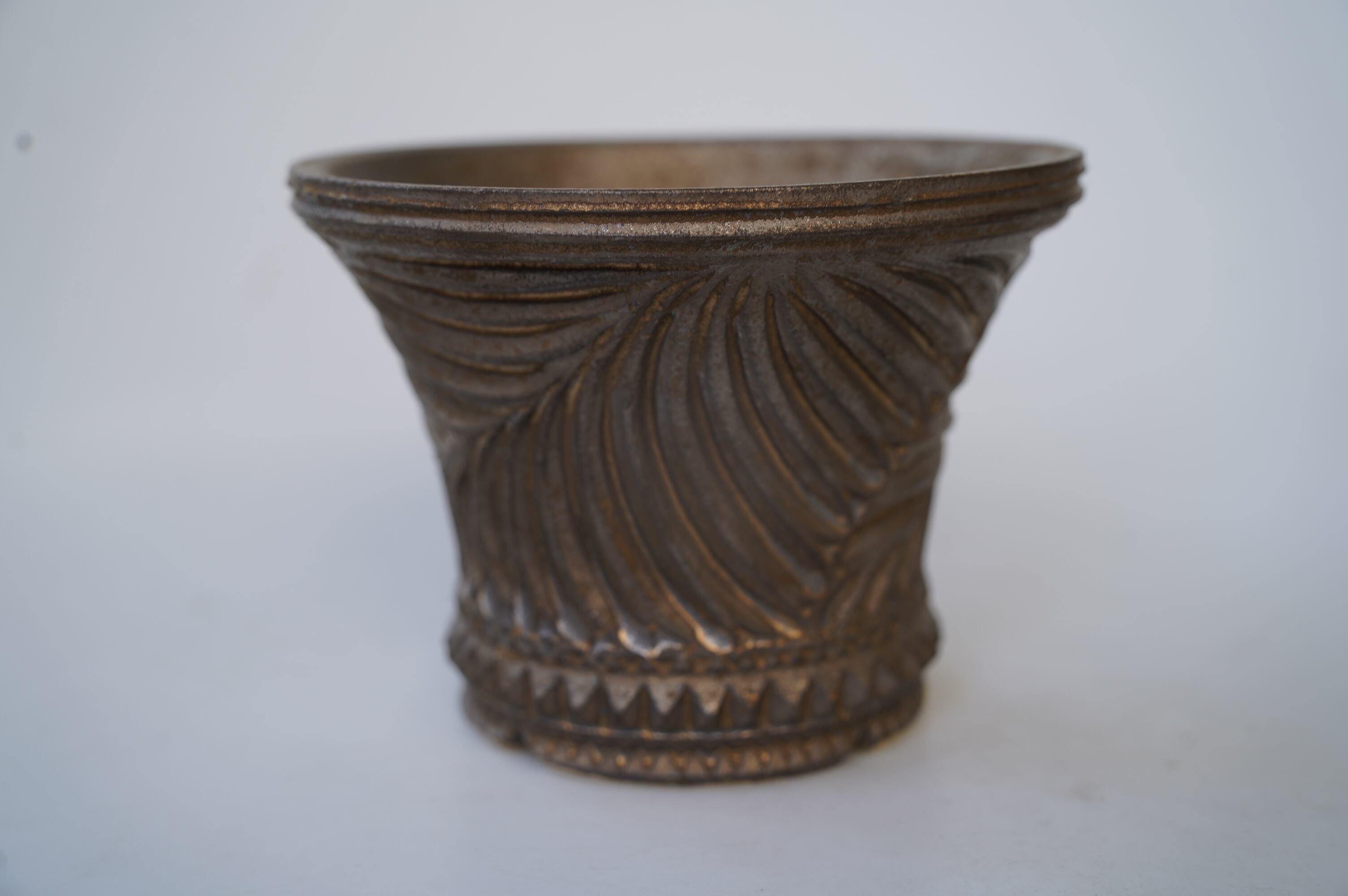 新里竜子さん　やちむん　植木鉢　ゴールド 新里竜子さん やちむん 植木鉢 ゴールド 新里竜子さん やちむん 植木鉢