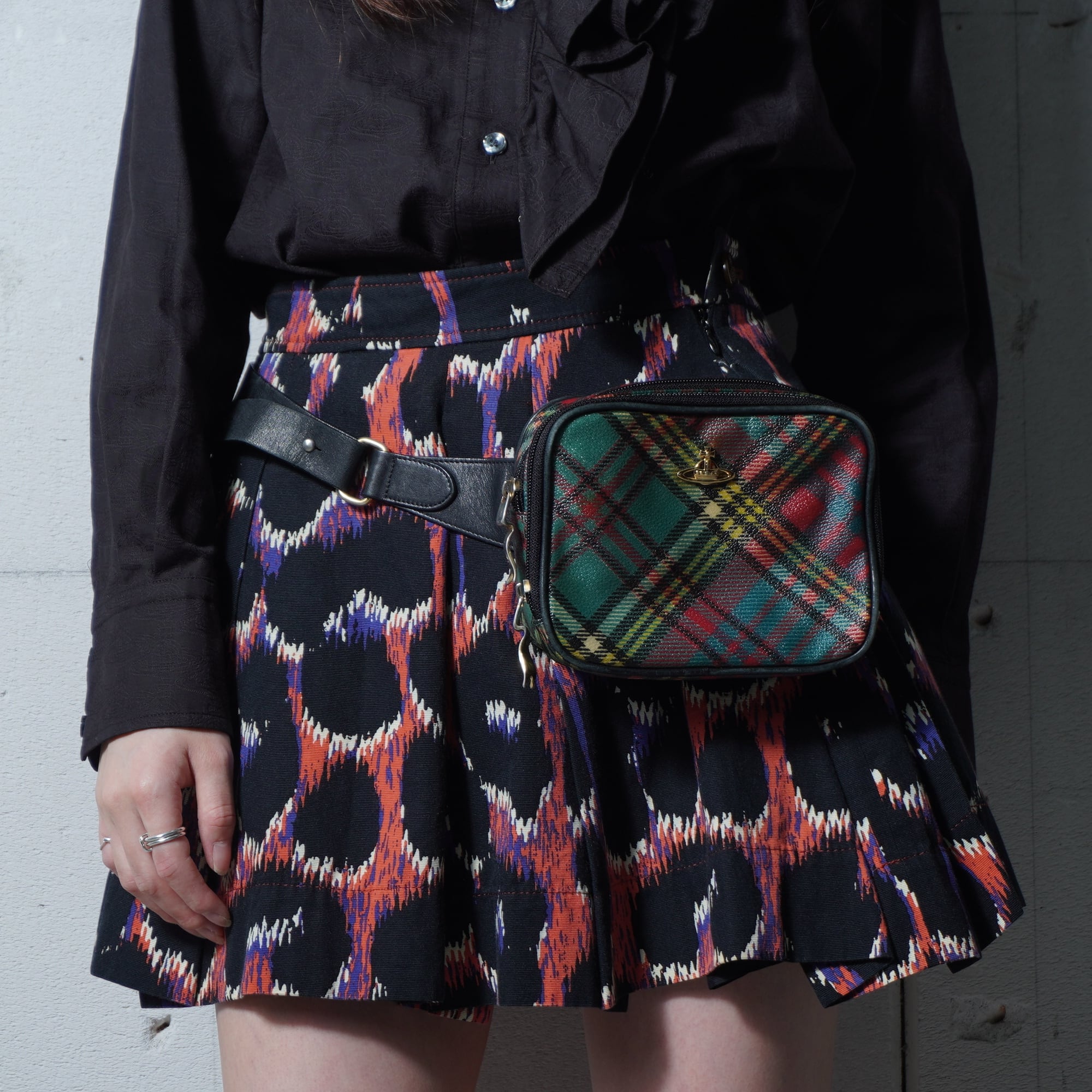 Vivienne Westwood タータンチェック ボディバッグ Vivienne Westwood】ヴィヴィアンウエストウッド オーブロゴ タータン